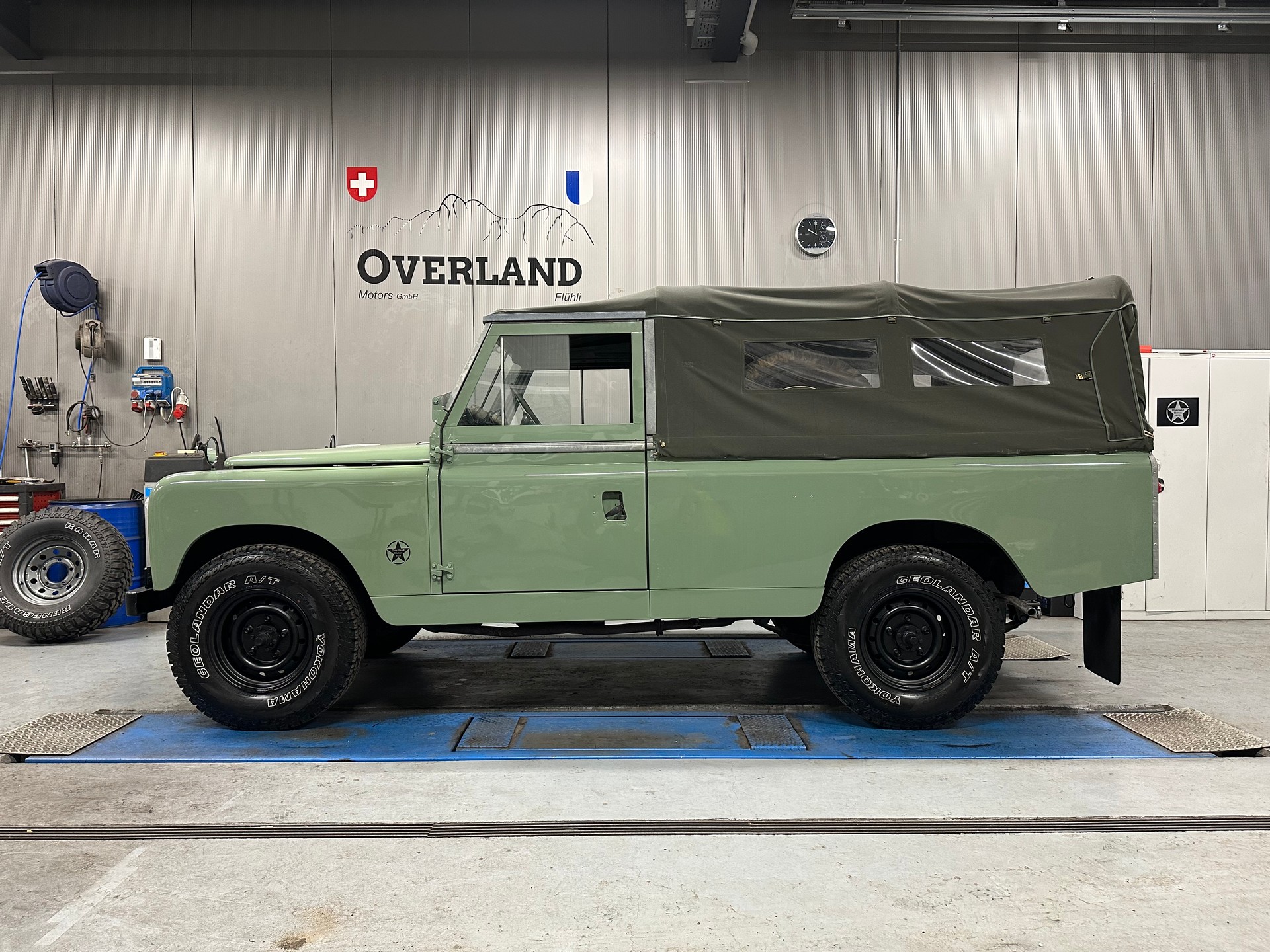 LAND ROVER R-image-2