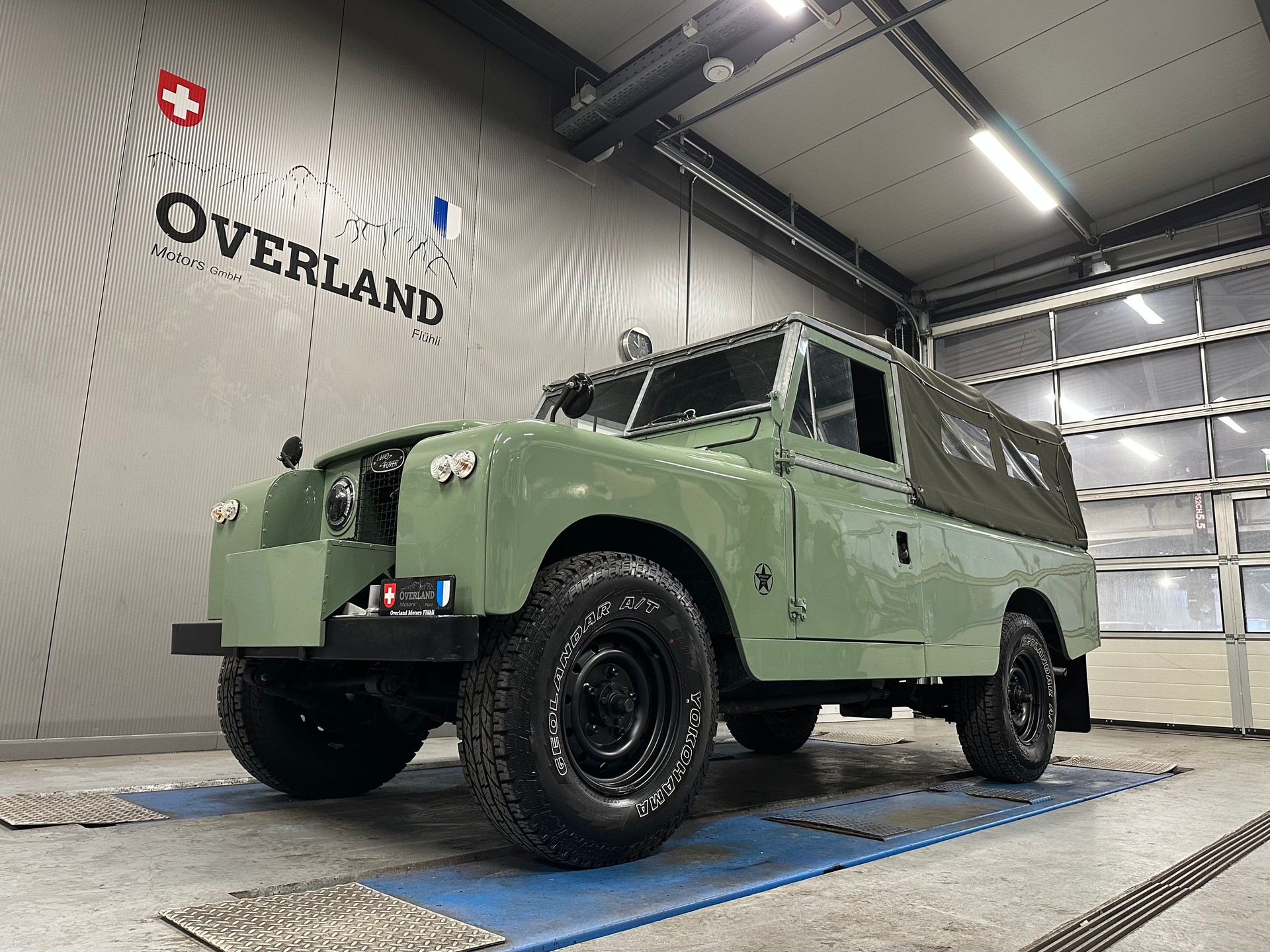 LAND ROVER R-image-0