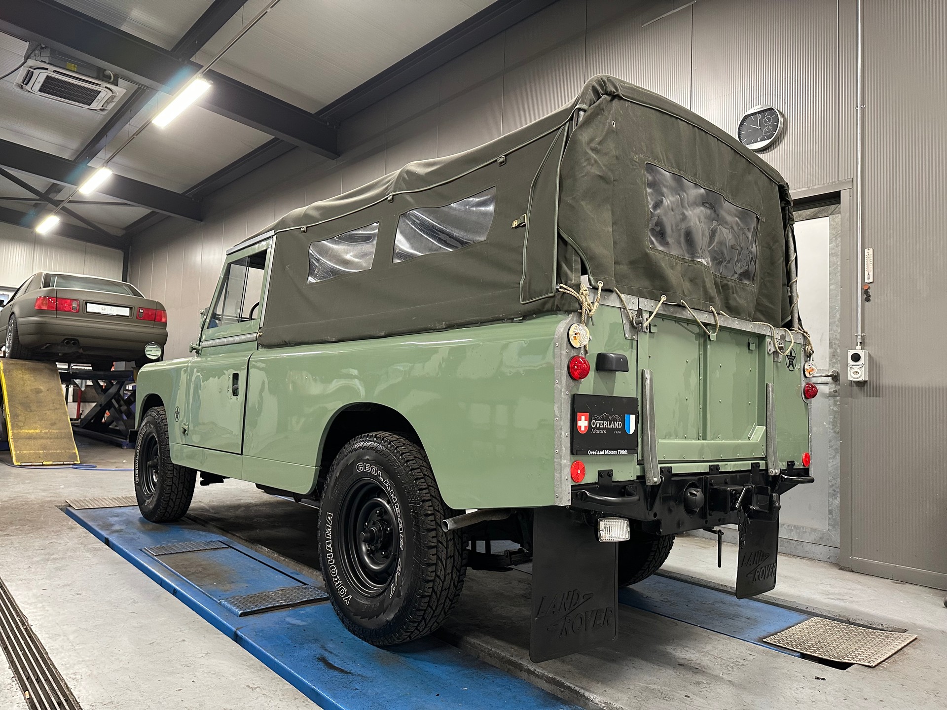 LAND ROVER R-image-3