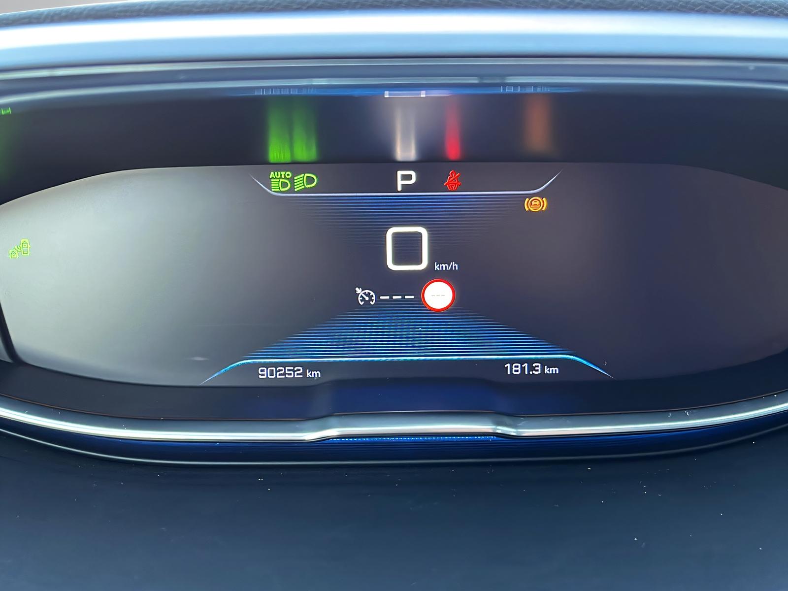 PEUGEOT 3008 1.6 PureTech Allure-image-9