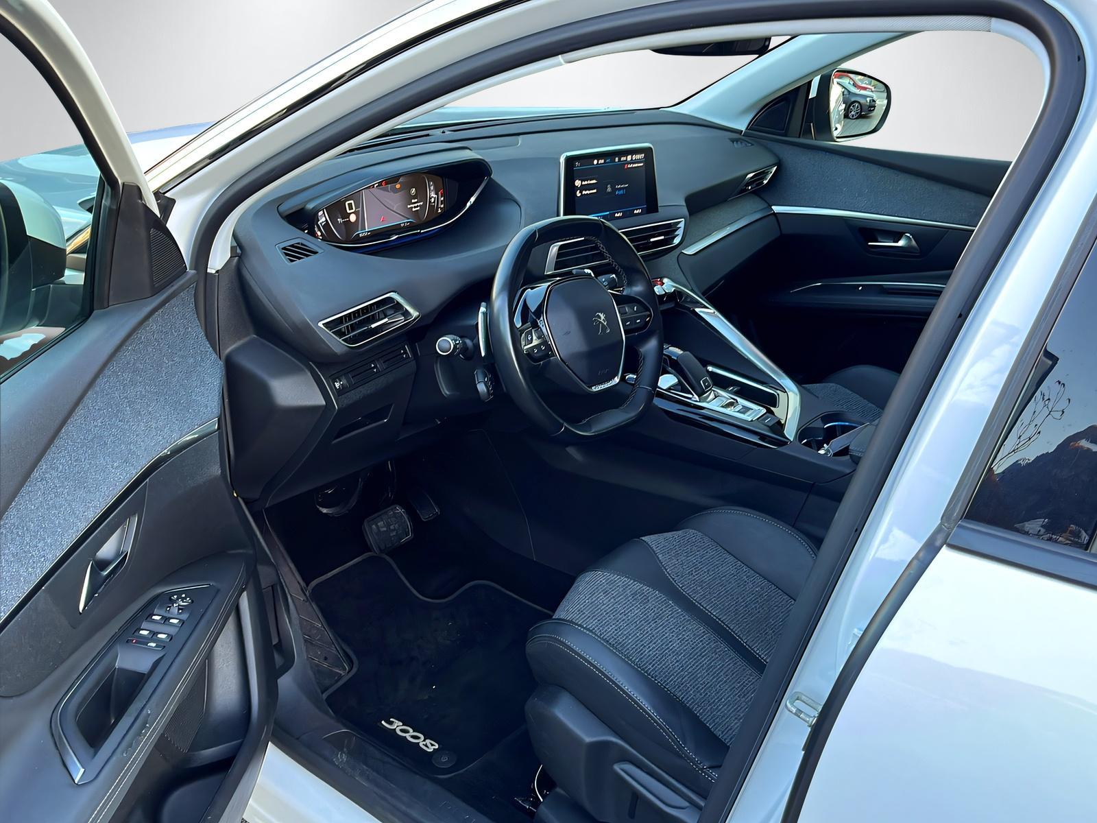 PEUGEOT 3008 1.6 PureTech Allure-image-16
