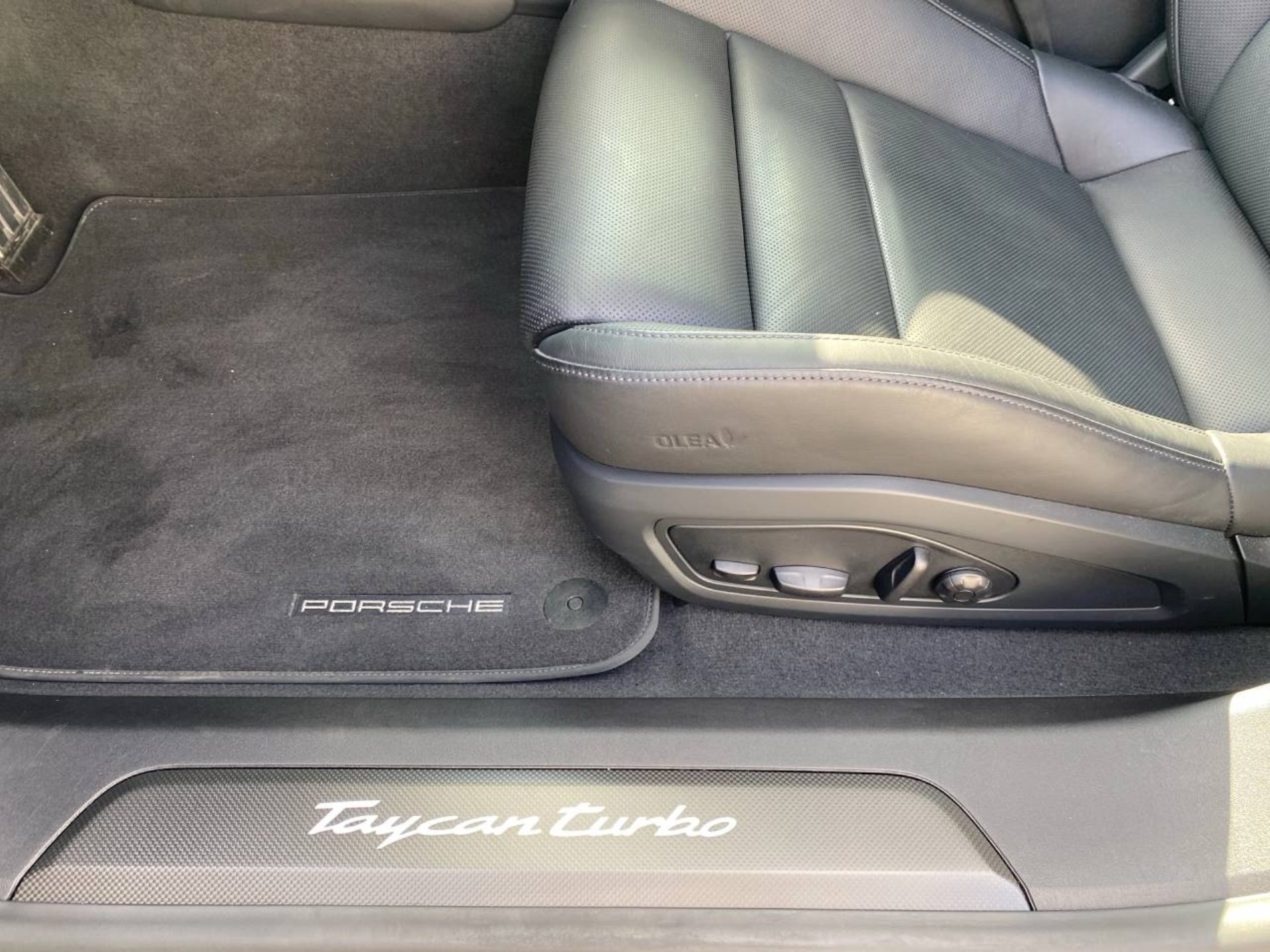PORSCHE Taycan Turbo-image-14