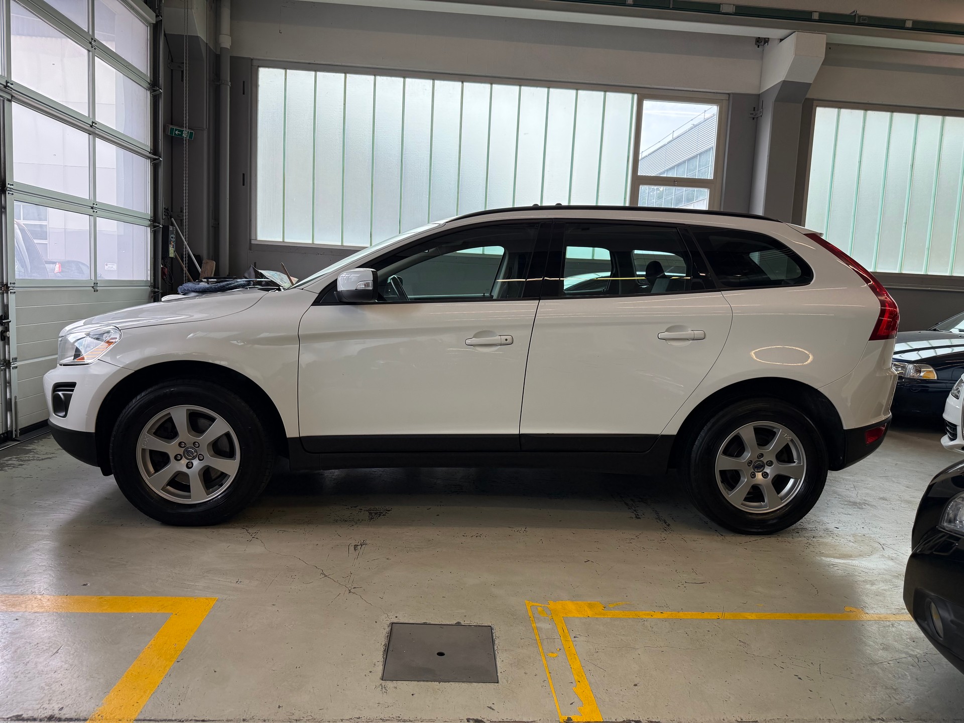 VOLVO XC60 D5 AWD Kinetic Geartronic-image-3