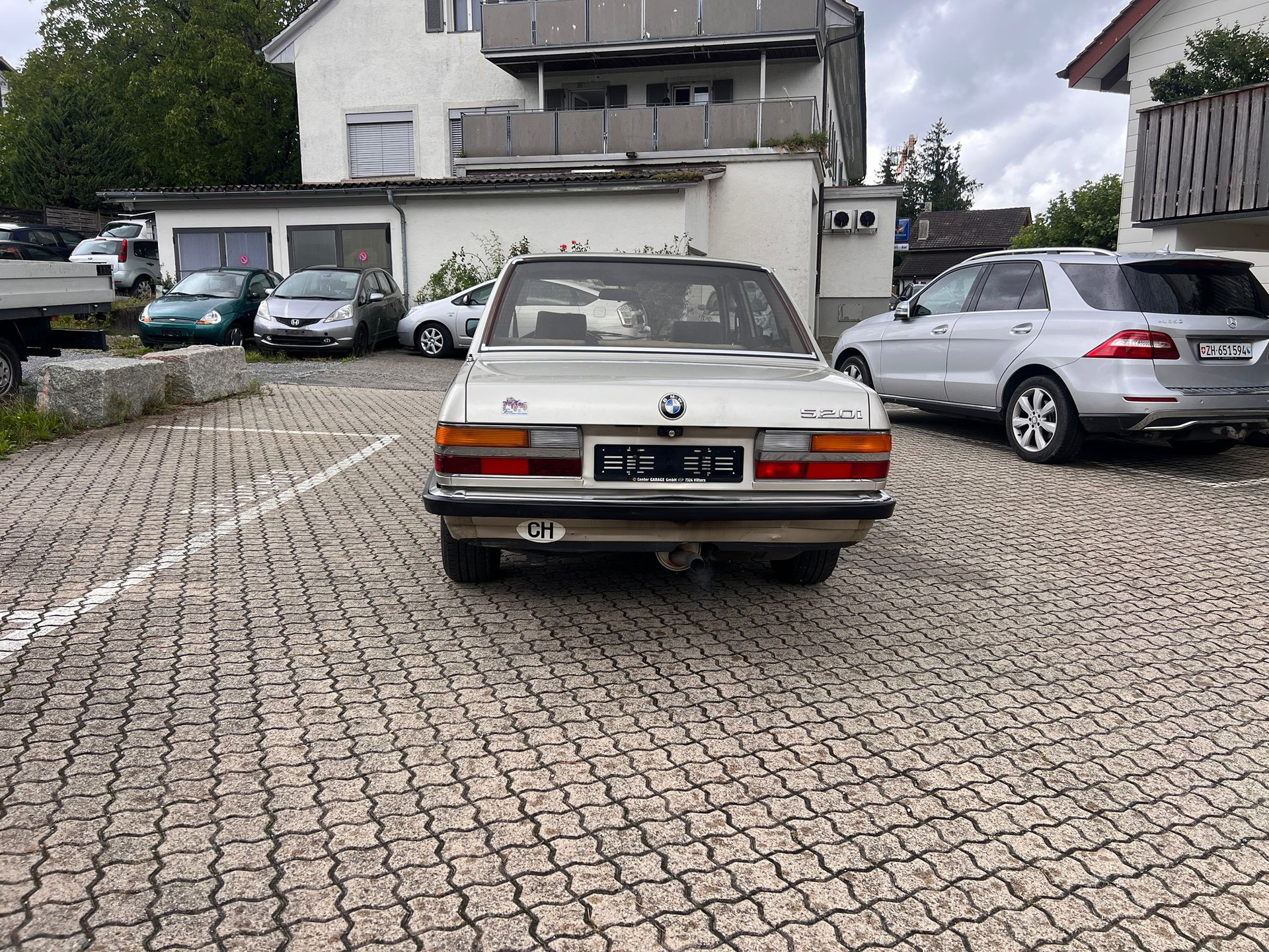 BMW 520i-image-2