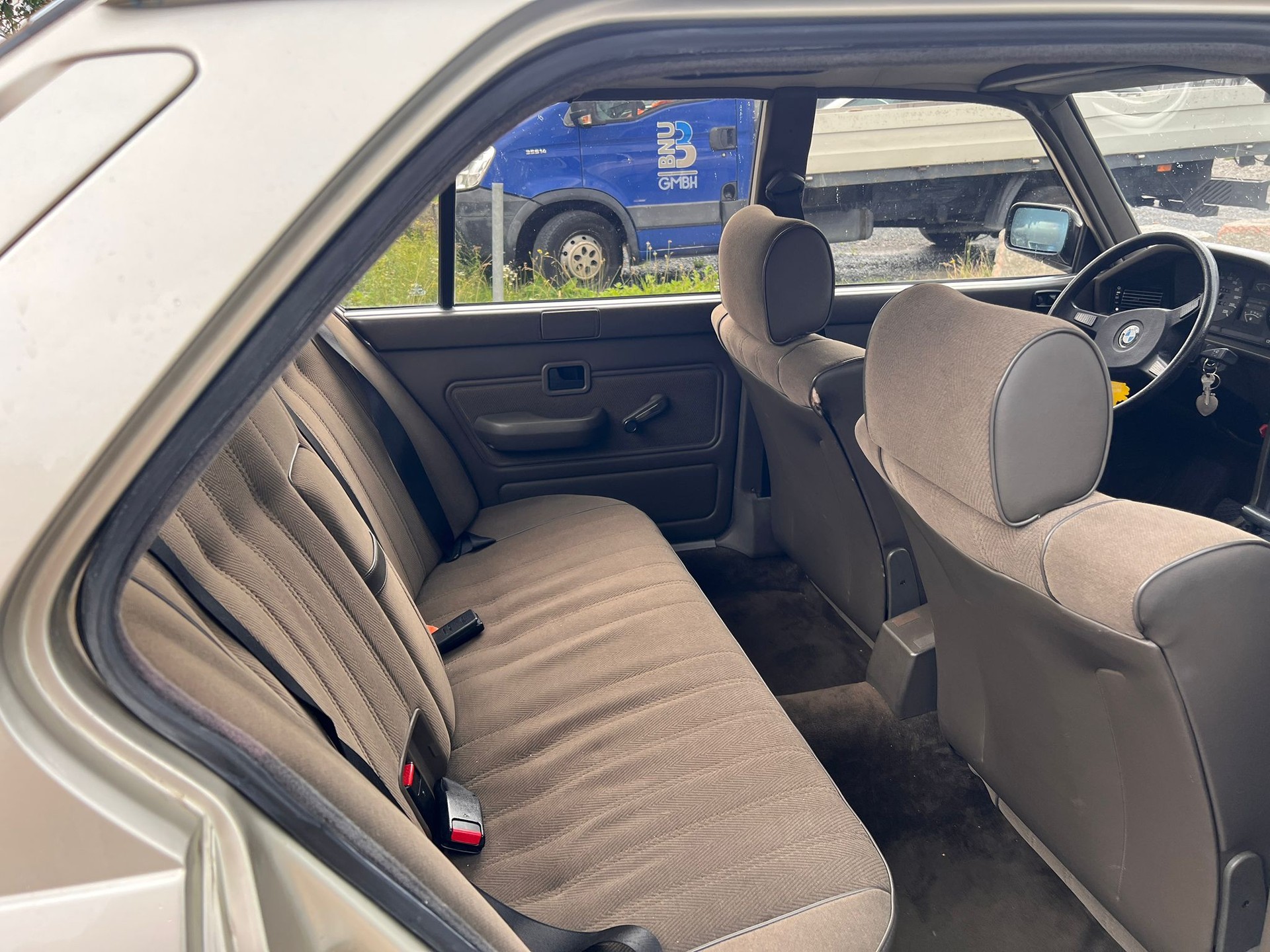 BMW 520i-image-4