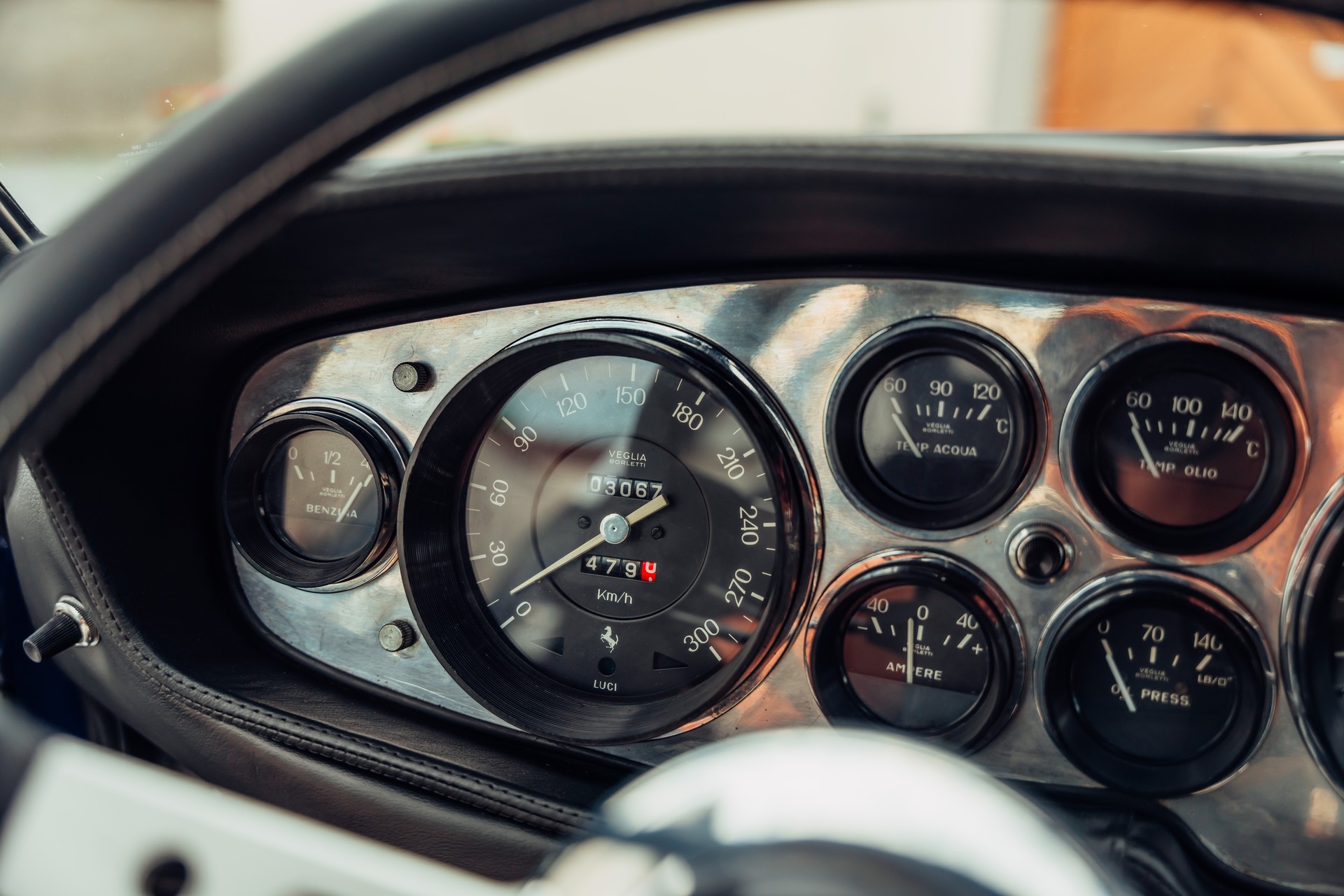 FERRARI 365 GTB/4 Daytona-image-13
