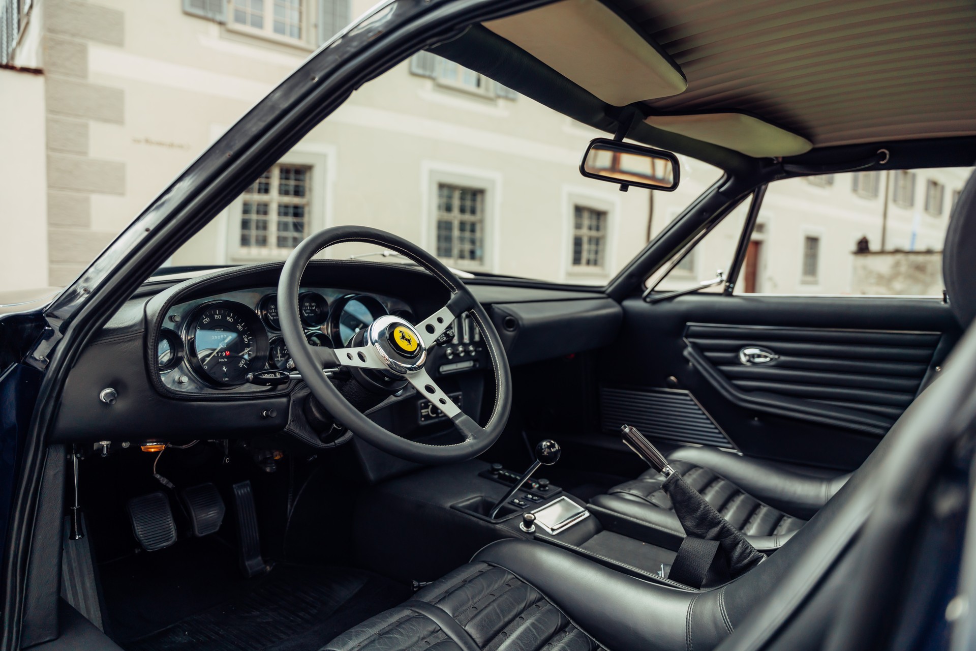 FERRARI 365 GTB/4 Daytona-image-8