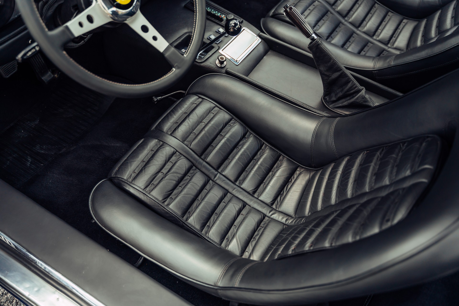 FERRARI 365 GTB/4 Daytona-image-21