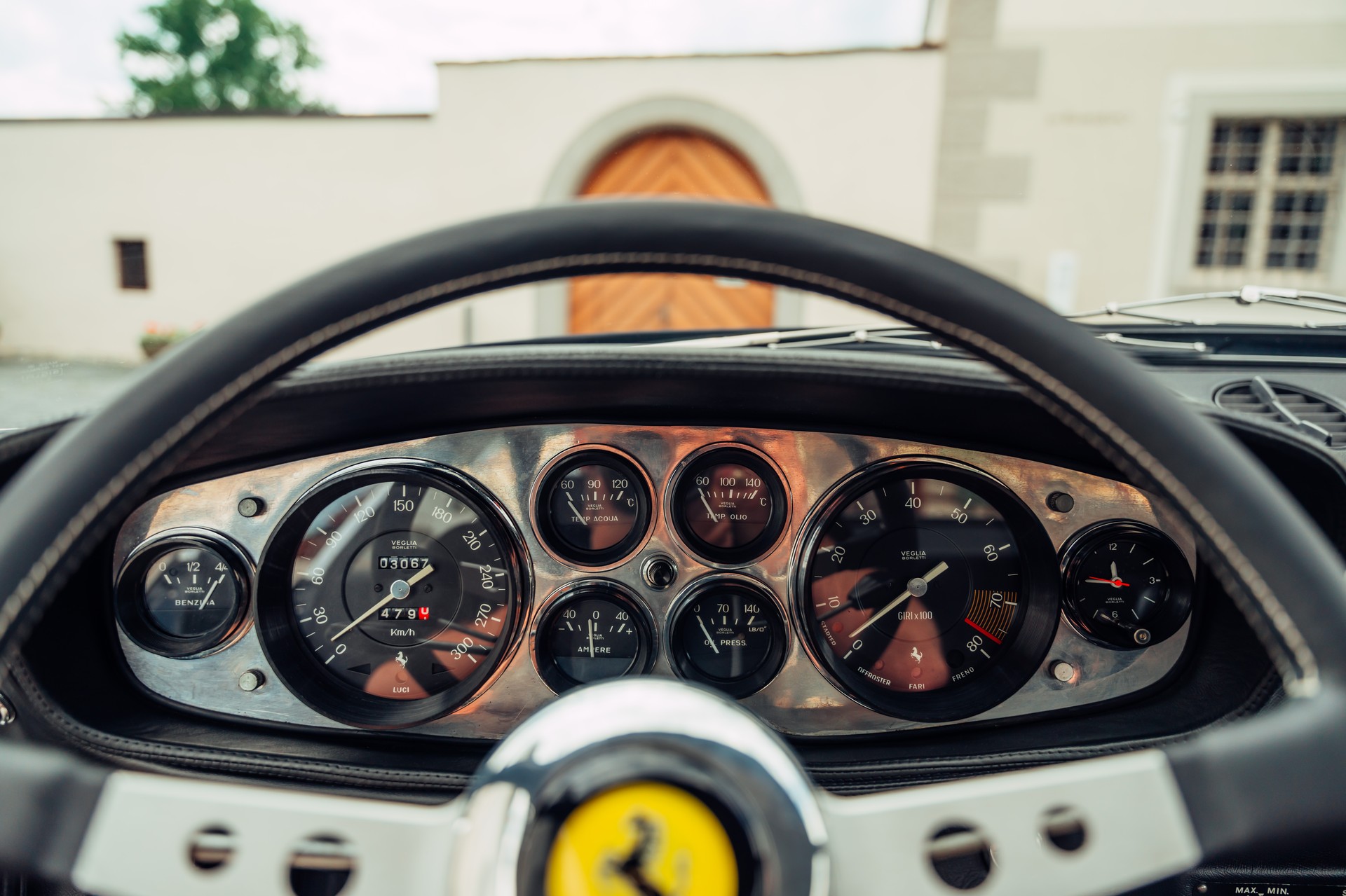 FERRARI 365 GTB/4 Daytona-image-12