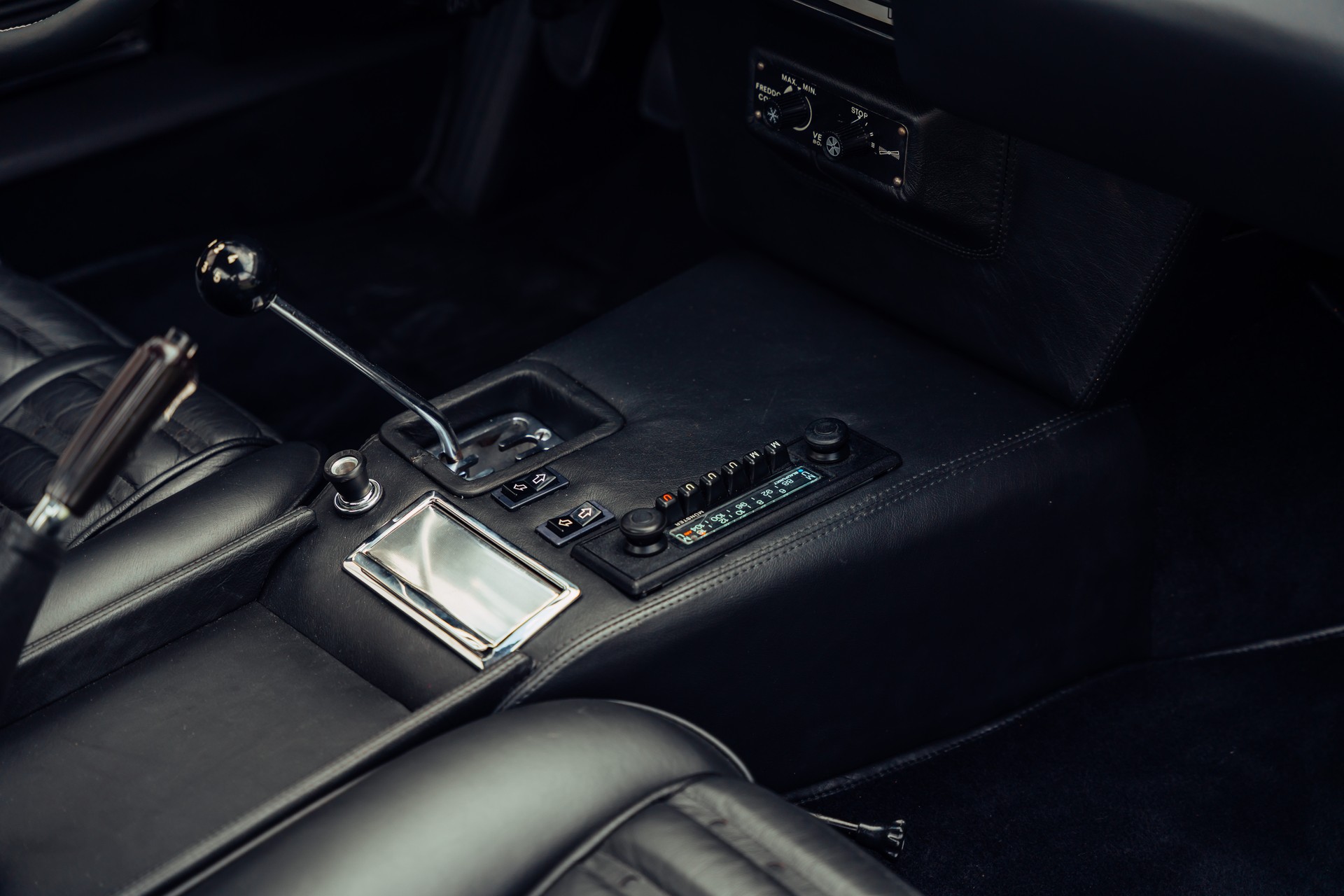 FERRARI 365 GTB/4 Daytona-image-18