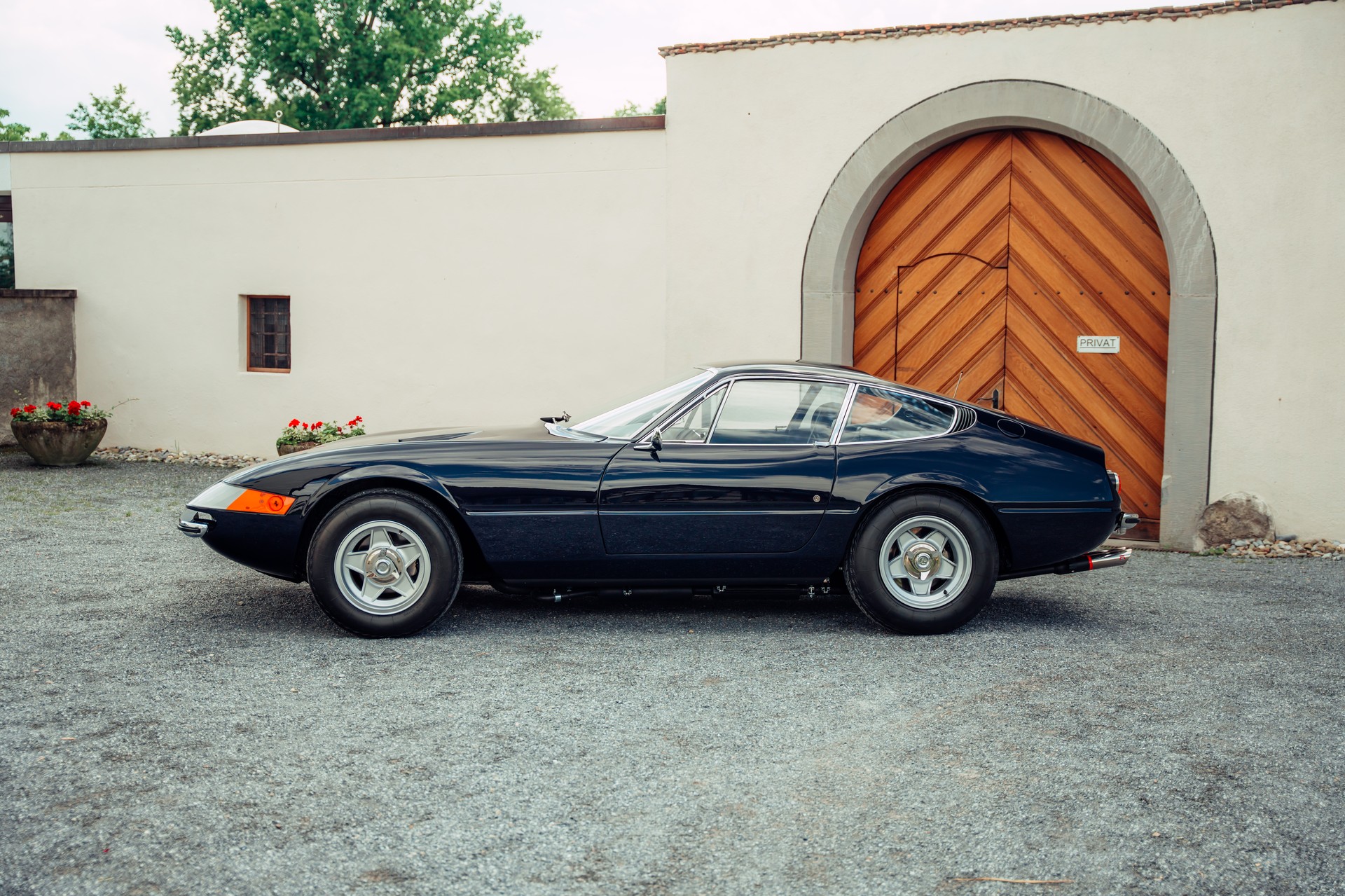 FERRARI 365 GTB/4 Daytona-image-22