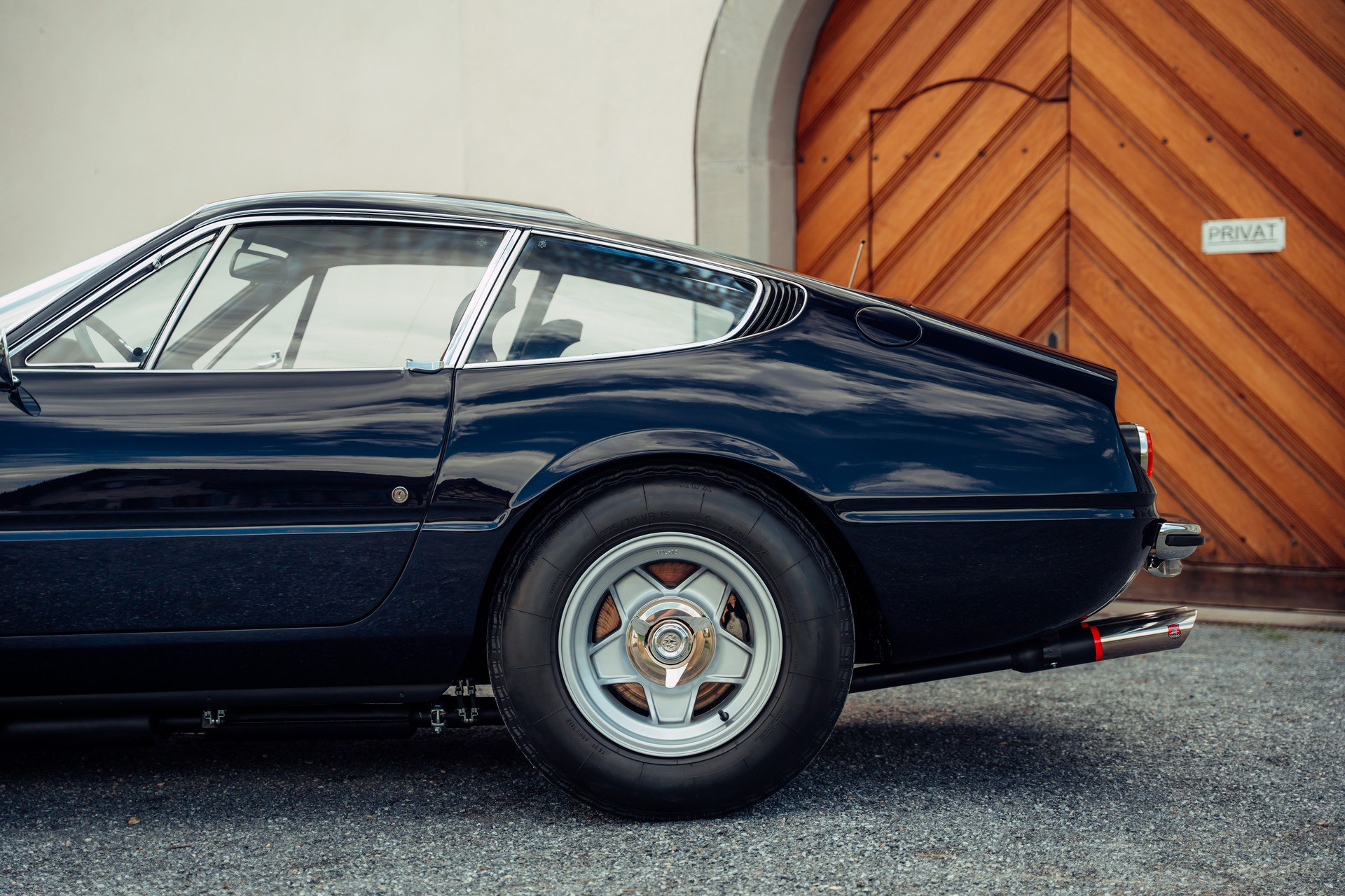 FERRARI 365 GTB/4 Daytona-image-23