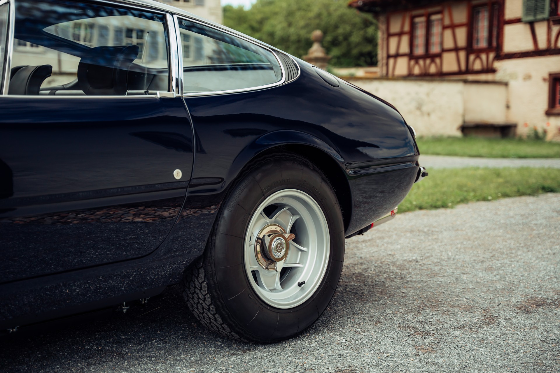 FERRARI 365 GTB/4 Daytona-image-6