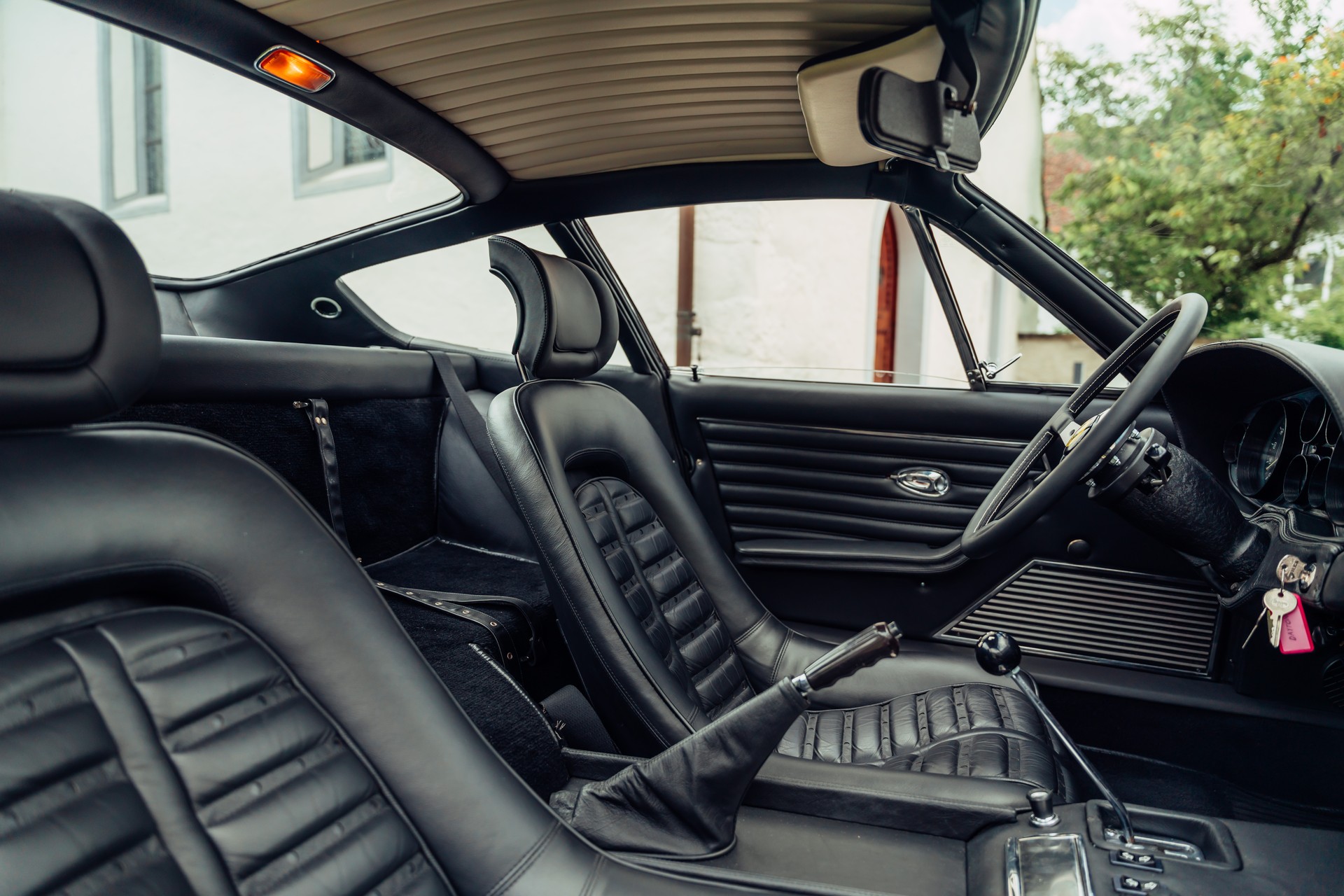 FERRARI 365 GTB/4 Daytona-image-17
