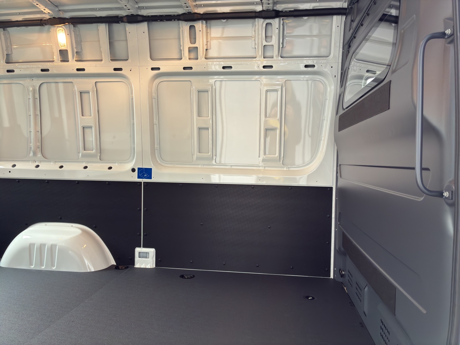 MERCEDES-BENZ eSprinter 420 PRO KA 3665mm S WORKER-image-10