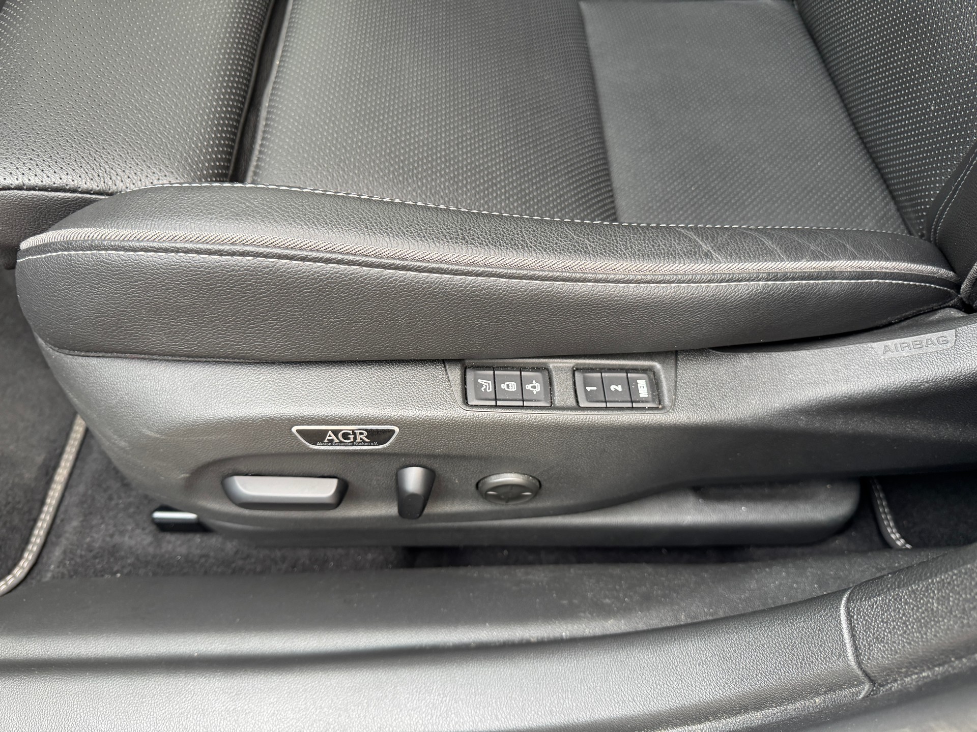 OPEL Insignia 2.0 T GSi 4WD Automatic-image-12