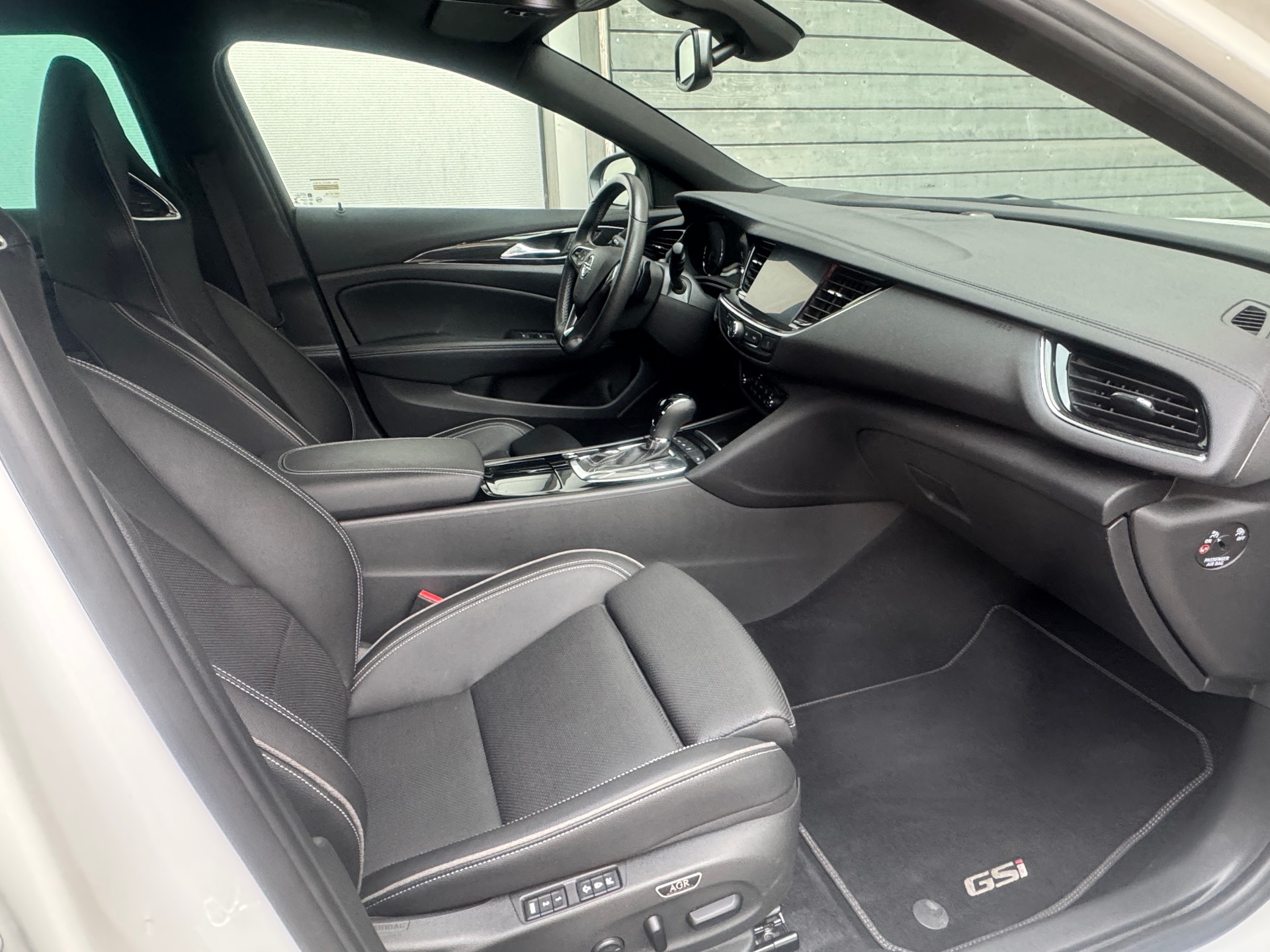 OPEL Insignia 2.0 T GSi 4WD Automatic-image-11