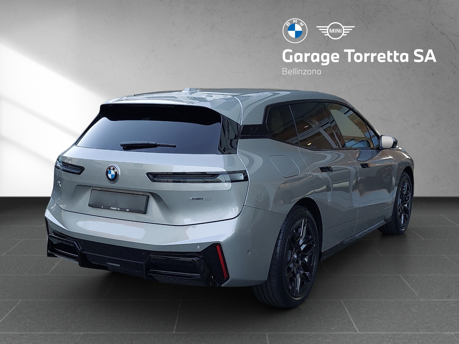 BMW iX xDrive60 M Sport Pro-image-4