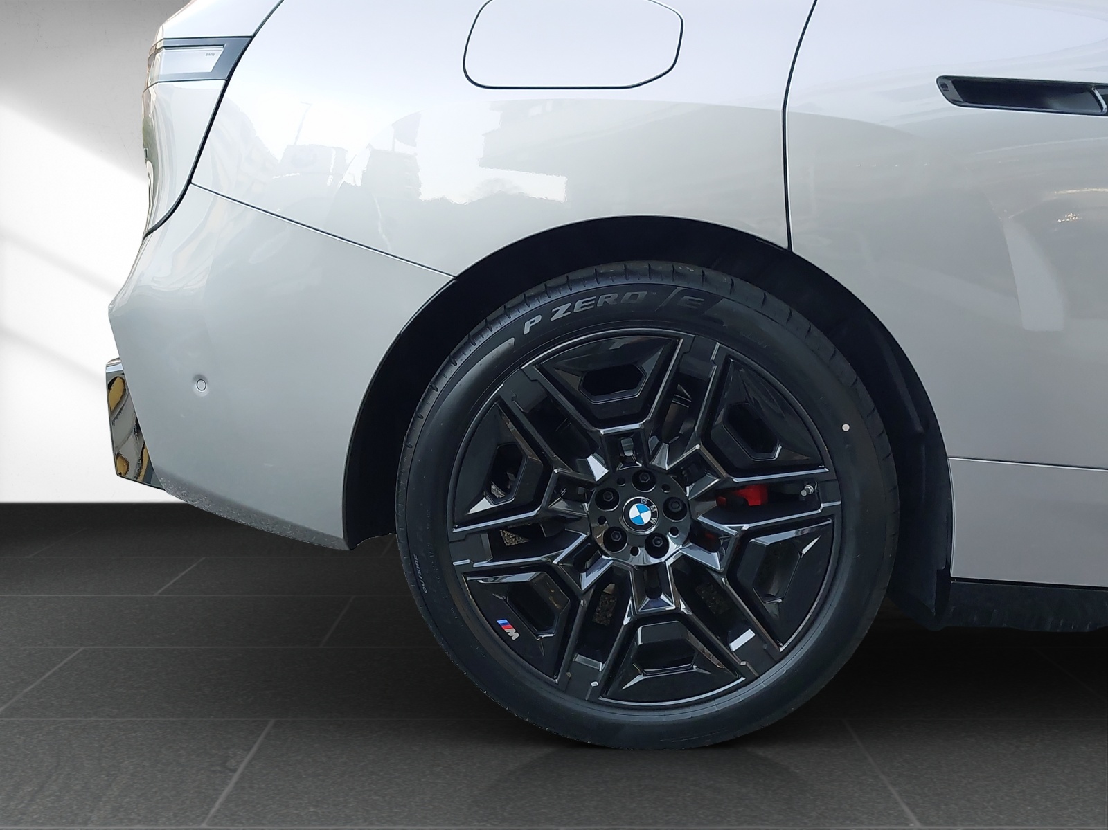 BMW iX xDrive60 M Sport Pro-image-10