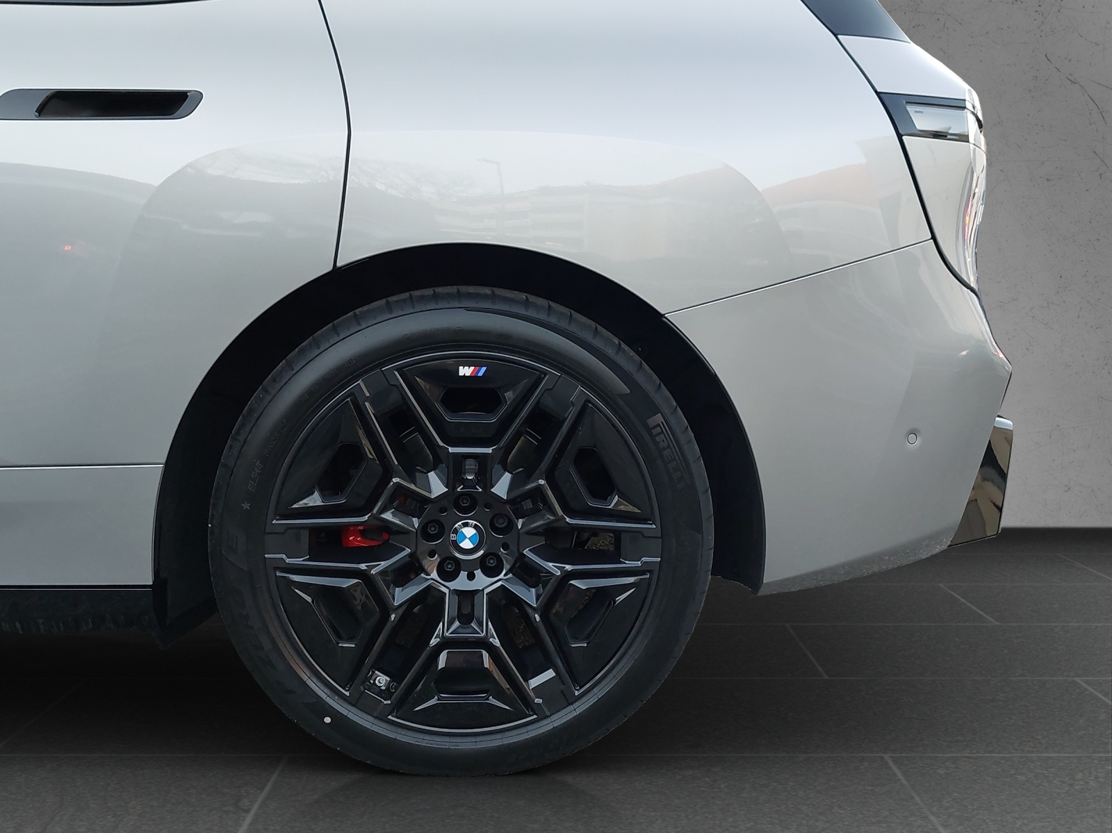 BMW iX xDrive60 M Sport Pro-image-11