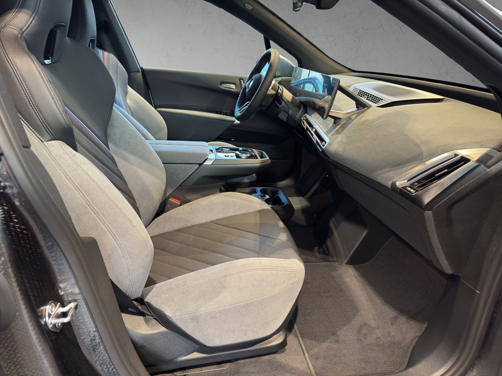 BMW iX xDrive60 M Sport Pro-image-18