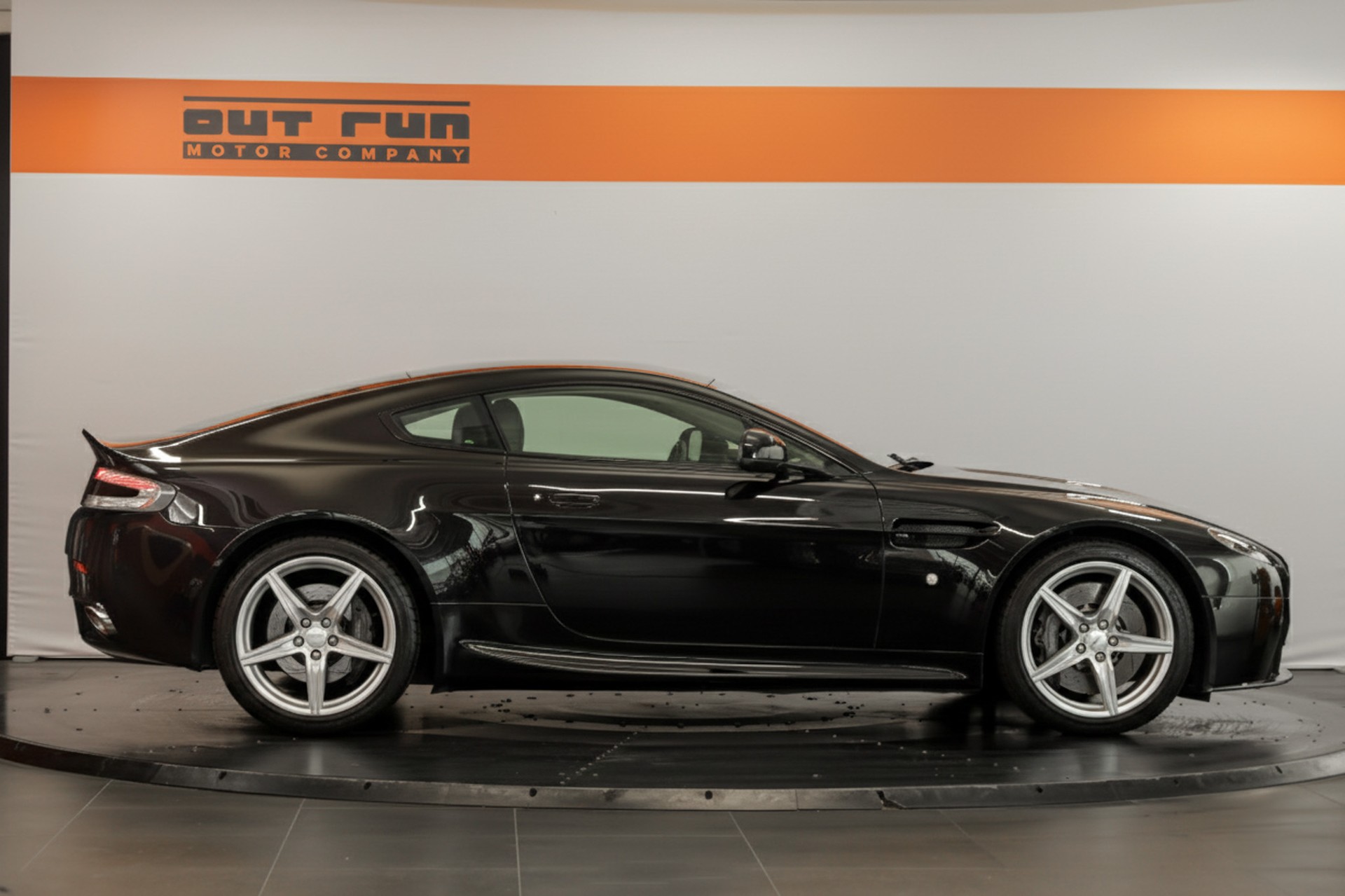 ASTON MARTIN V8 Vantage 4.7 Sportshift-image-5