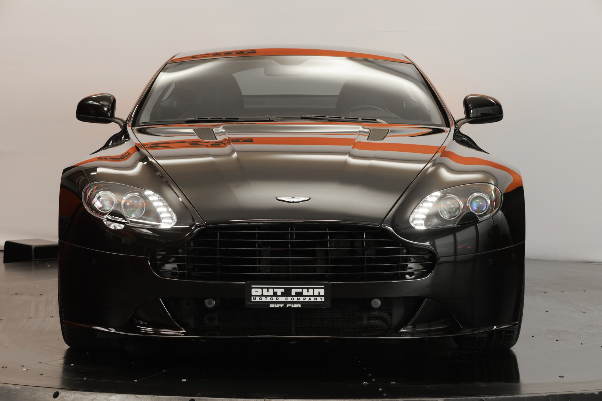 ASTON MARTIN V8 Vantage 4.7 Sportshift-showroom-element-1