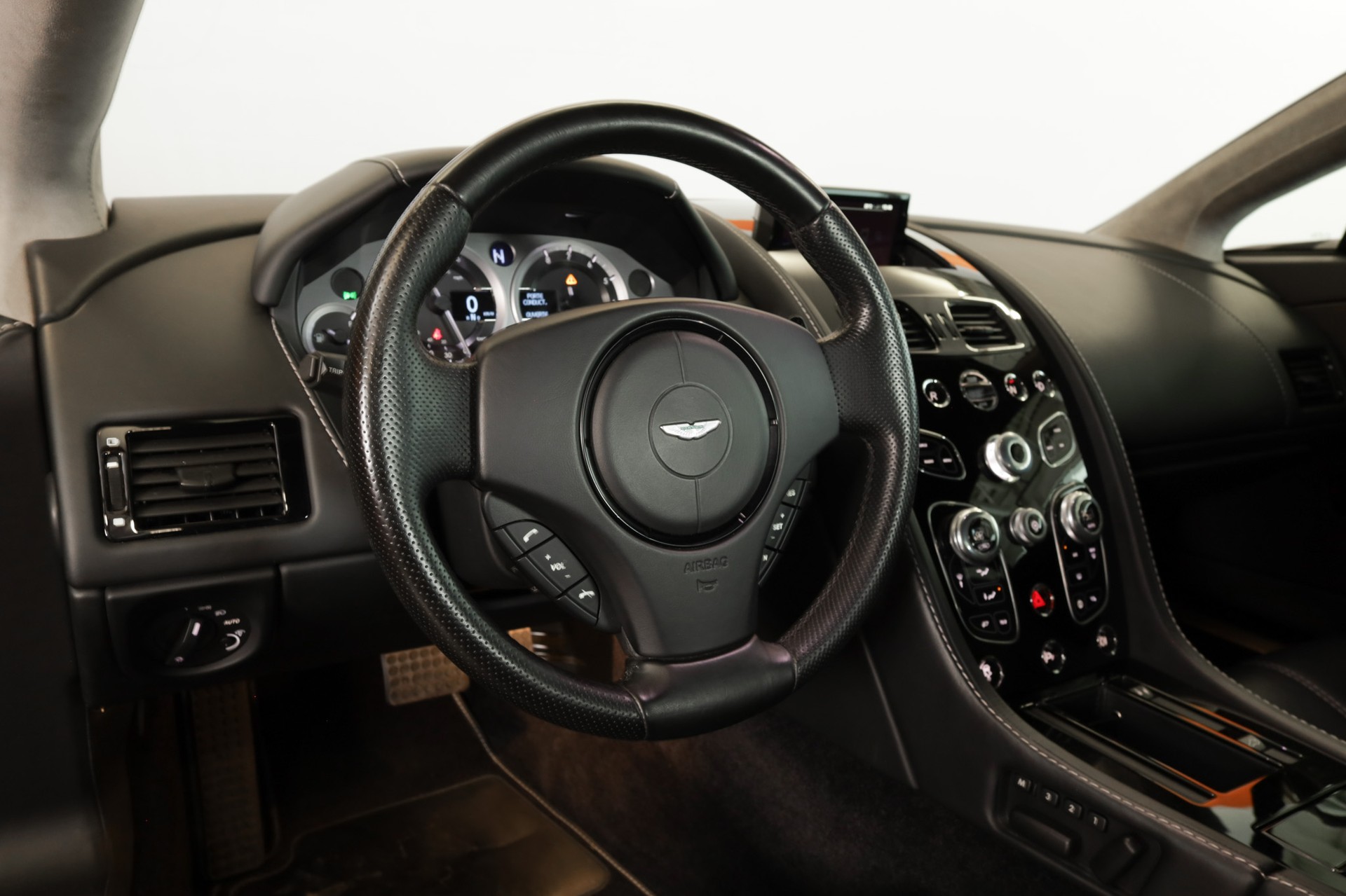 ASTON MARTIN V8 Vantage 4.7 Sportshift-image-8