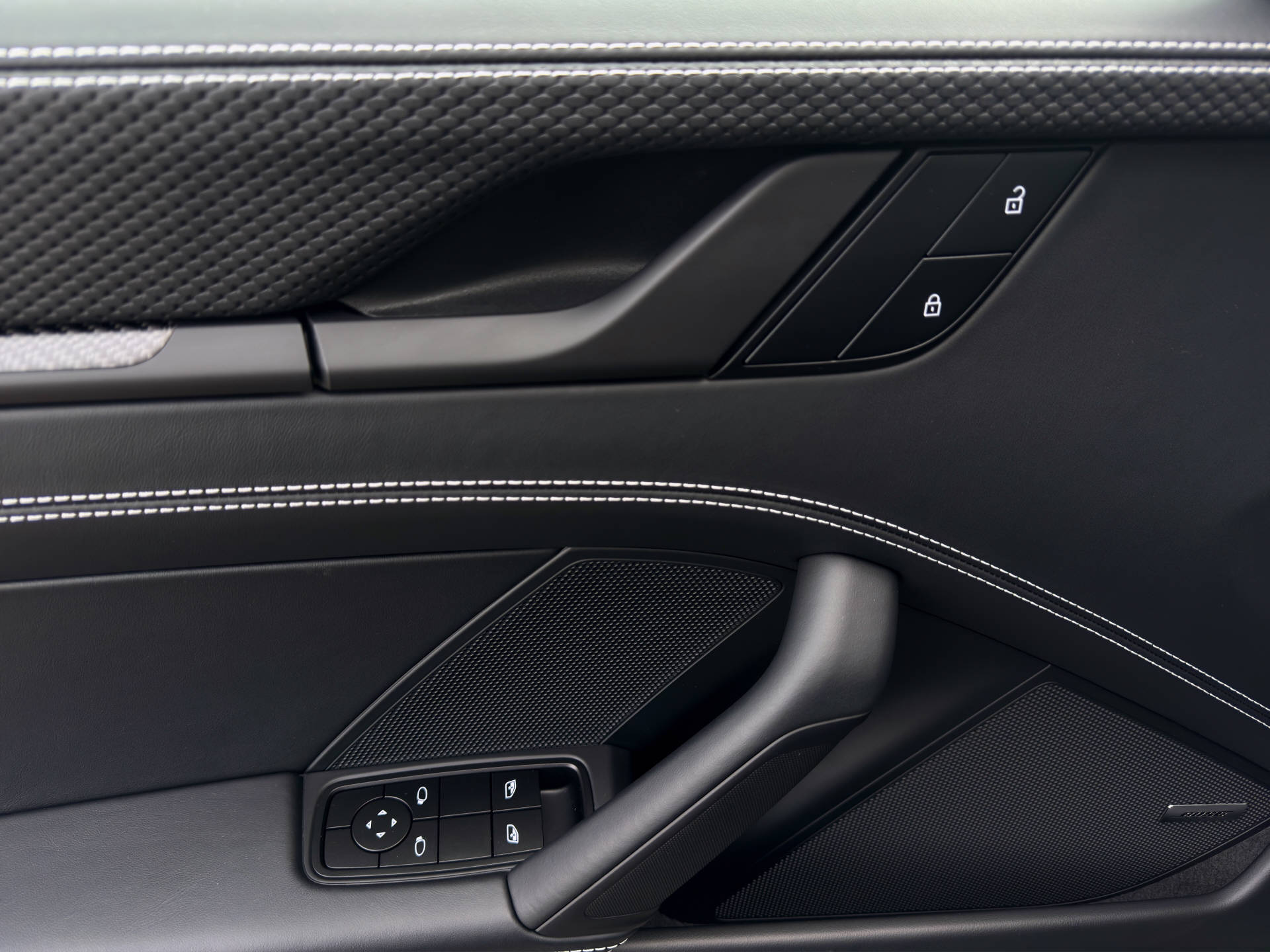 PORSCHE 911 GT3 mit Touring-Paket-image-11