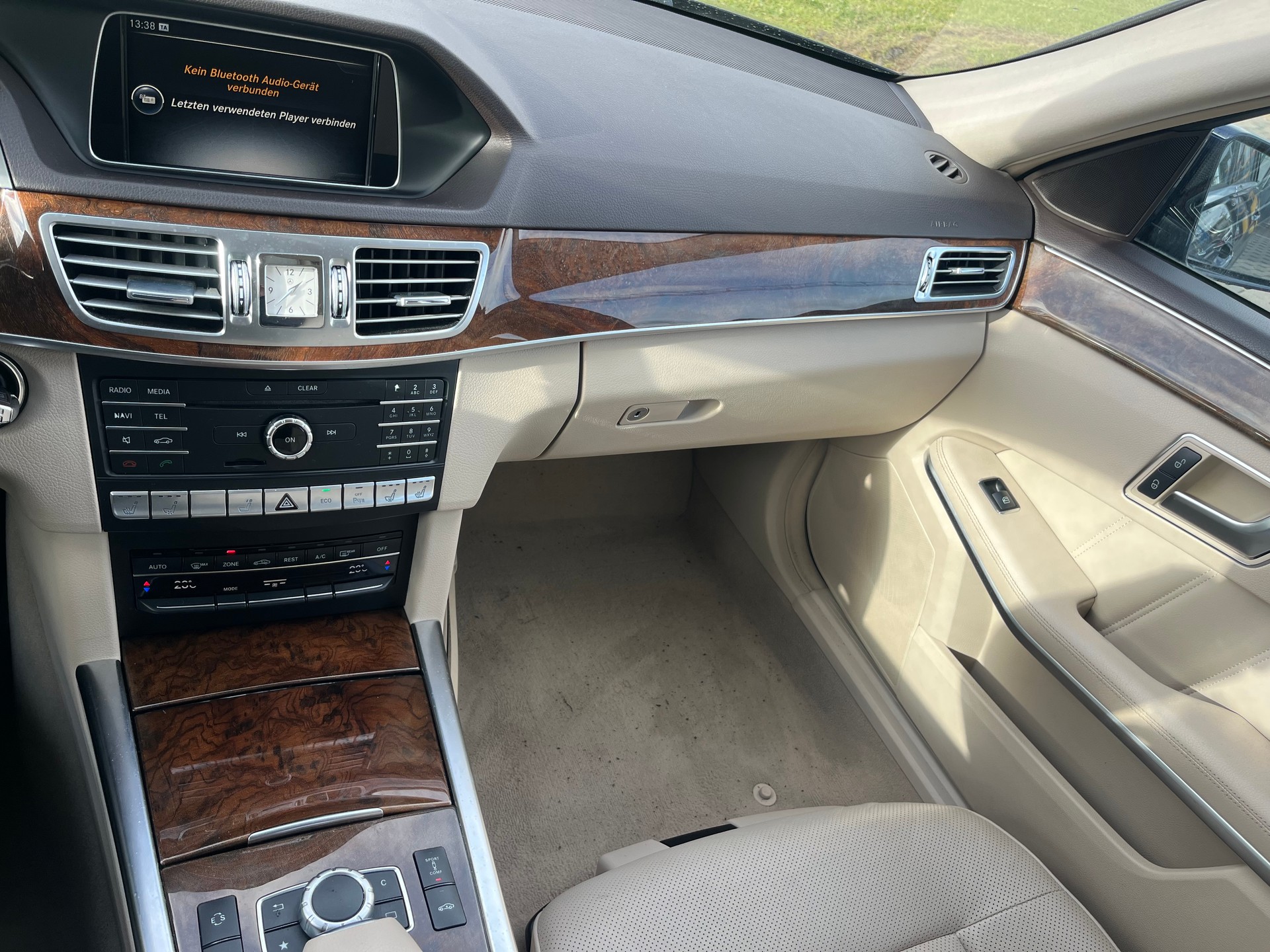 MERCEDES-BENZ E 350 BlueTEC Elégance 4Matic 7G-Tronic-image-9