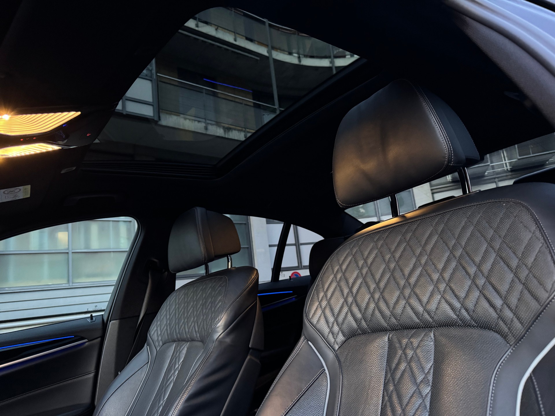 BMW M550i xDrive Steptronic-image-13