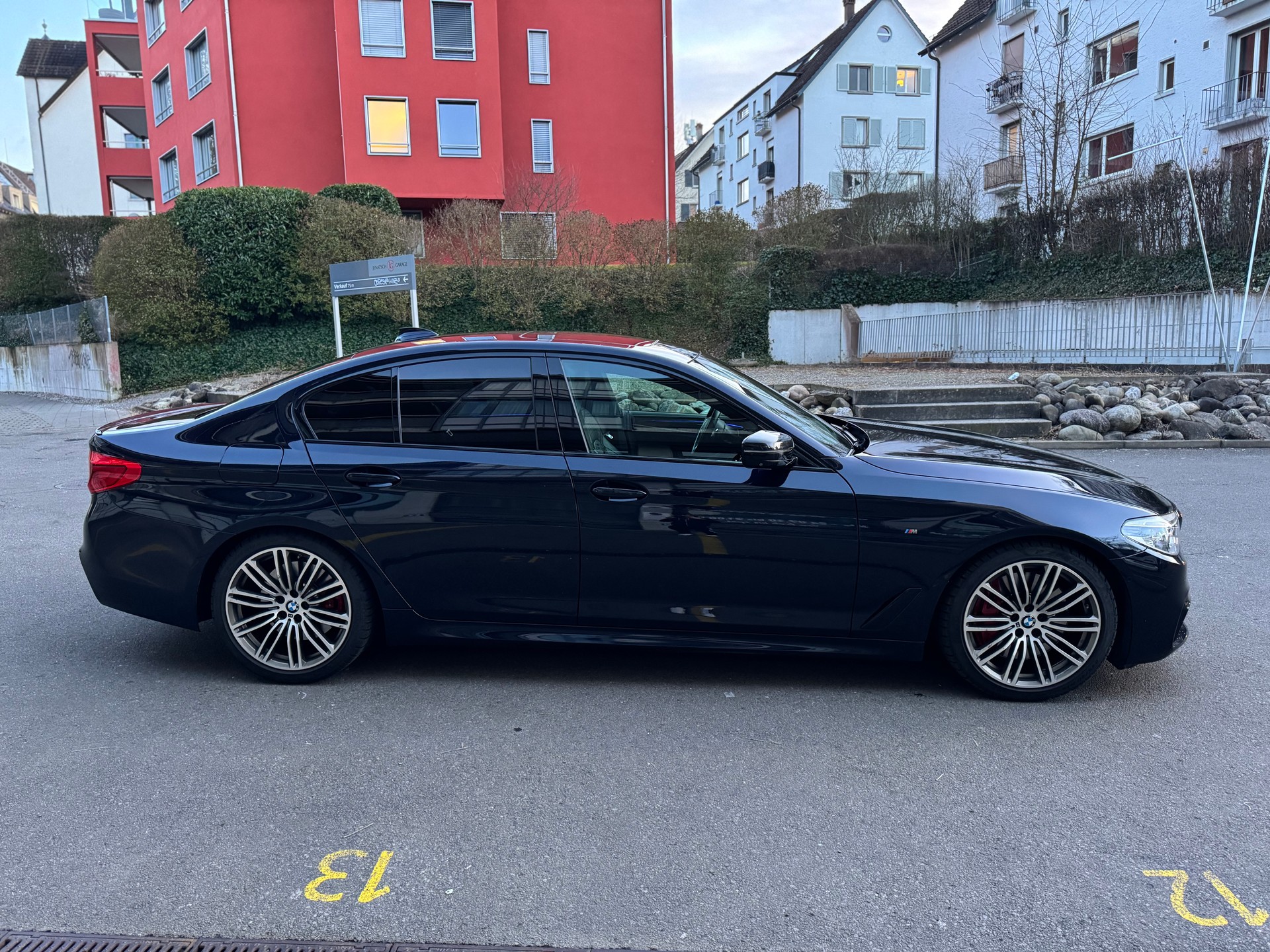 BMW M550i xDrive Steptronic-image-3