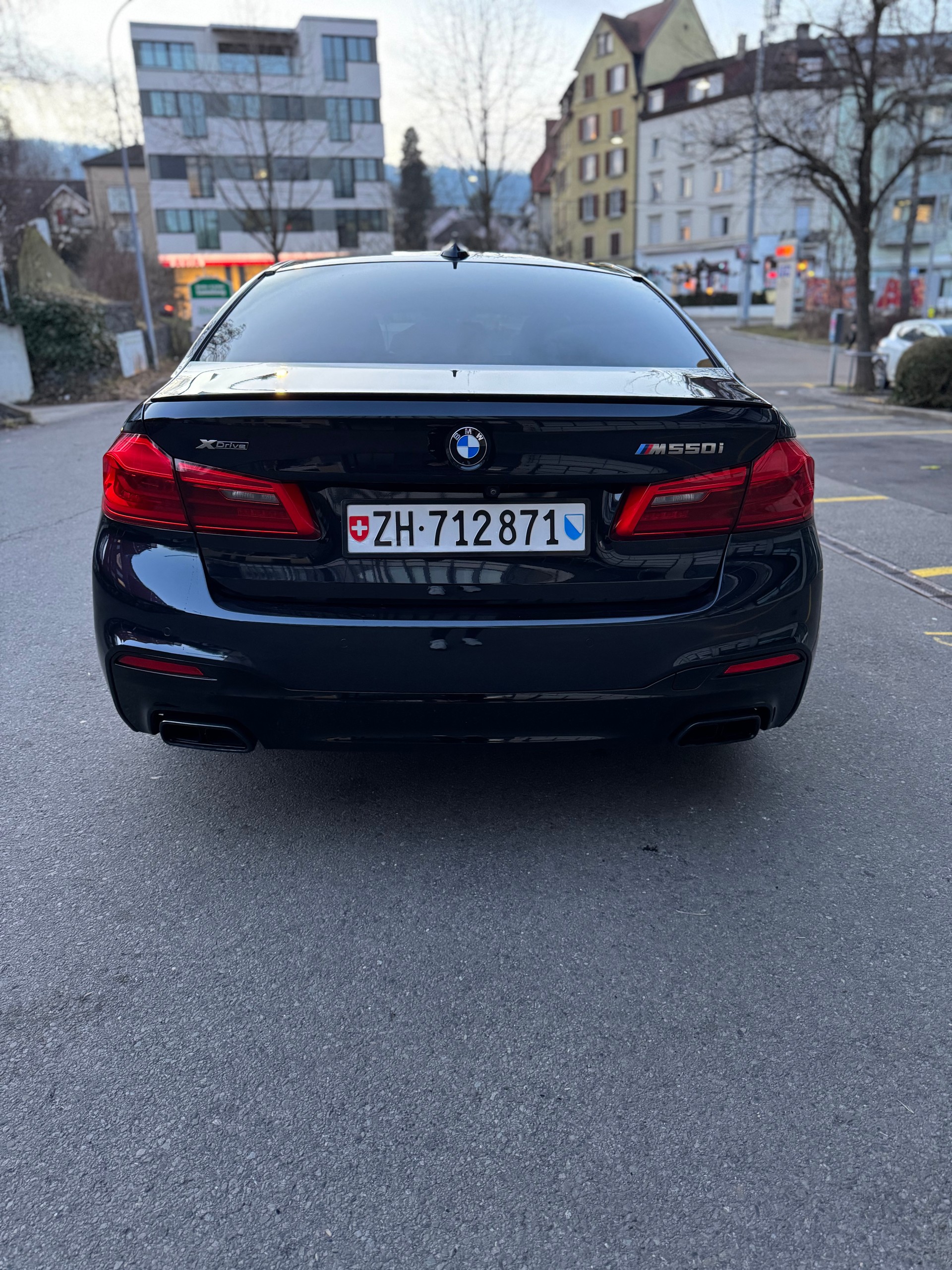 BMW M550i xDrive Steptronic-image-5