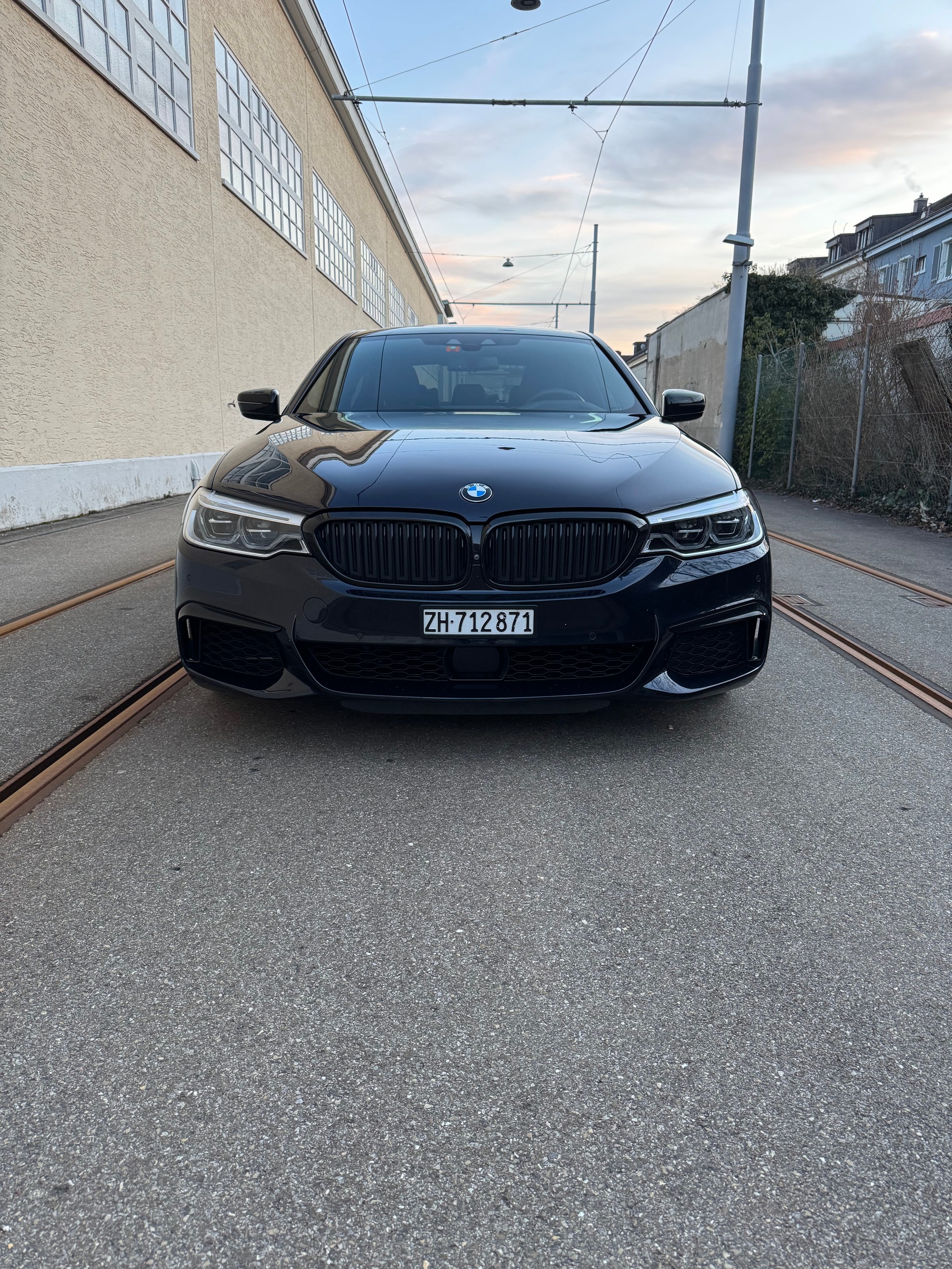 BMW M550i xDrive Steptronic-image-1