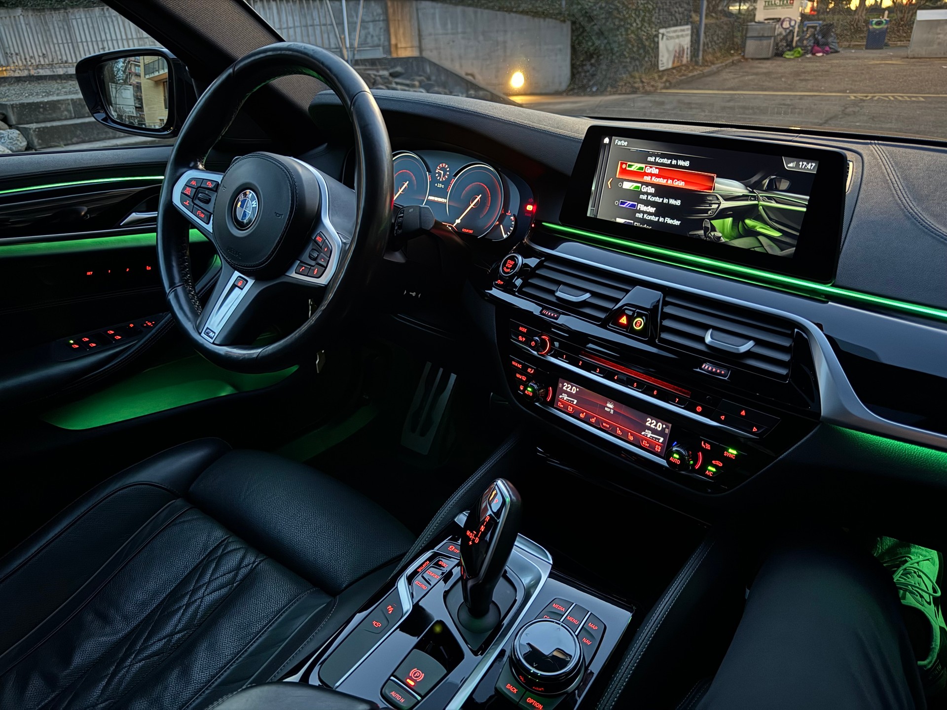BMW M550i xDrive Steptronic-image-19