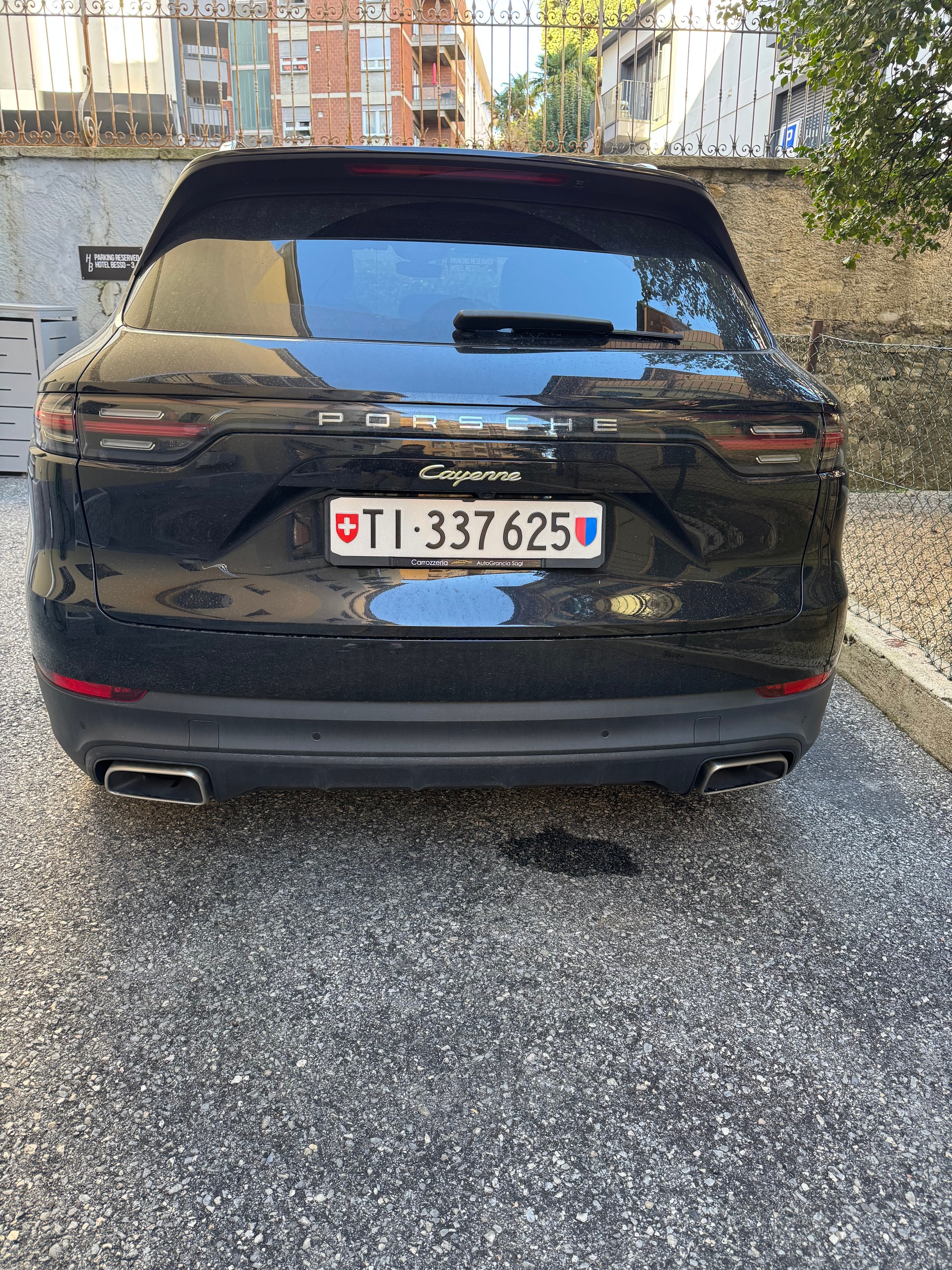 PORSCHE Cayenne E-Hybrid-image-4