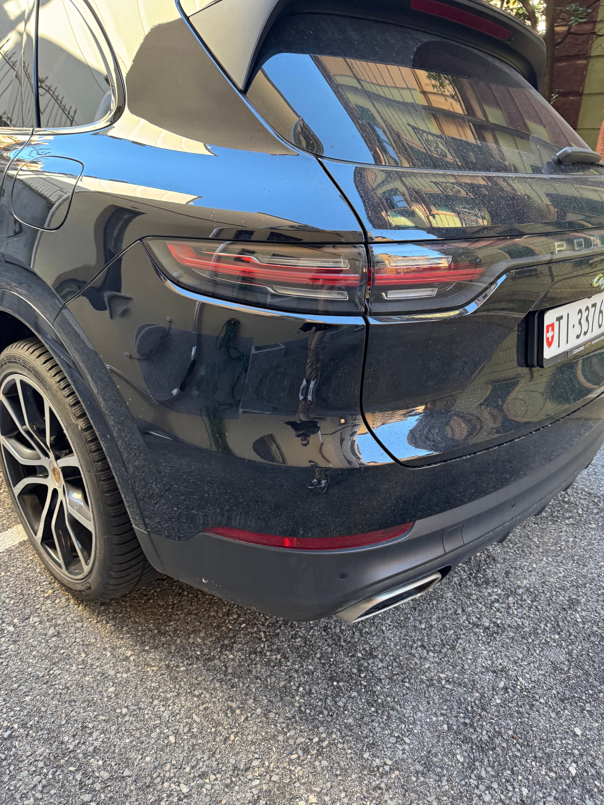 PORSCHE Cayenne E-Hybrid-image-3