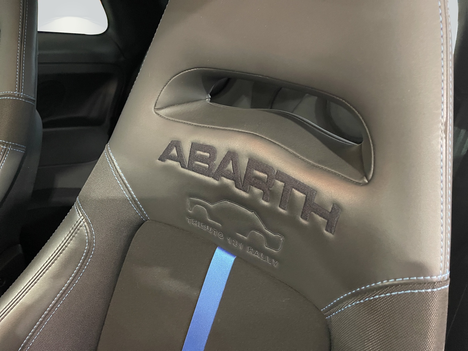 FIAT 695 1.4 16V Turbo Abarth Turismo-image-6