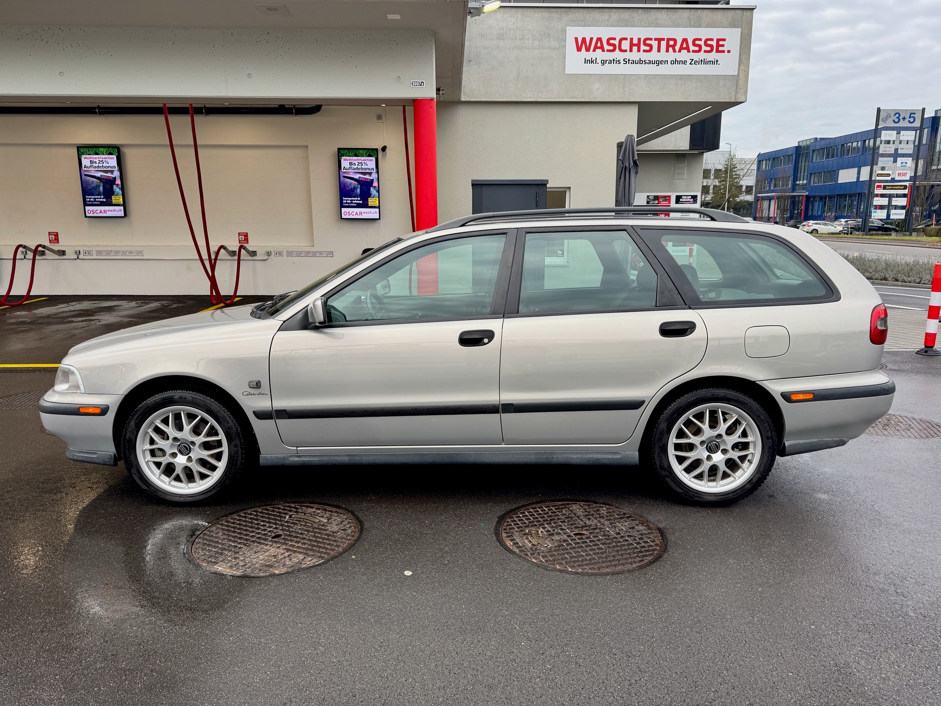 VOLVO V40 2.0 Celebration-image-6