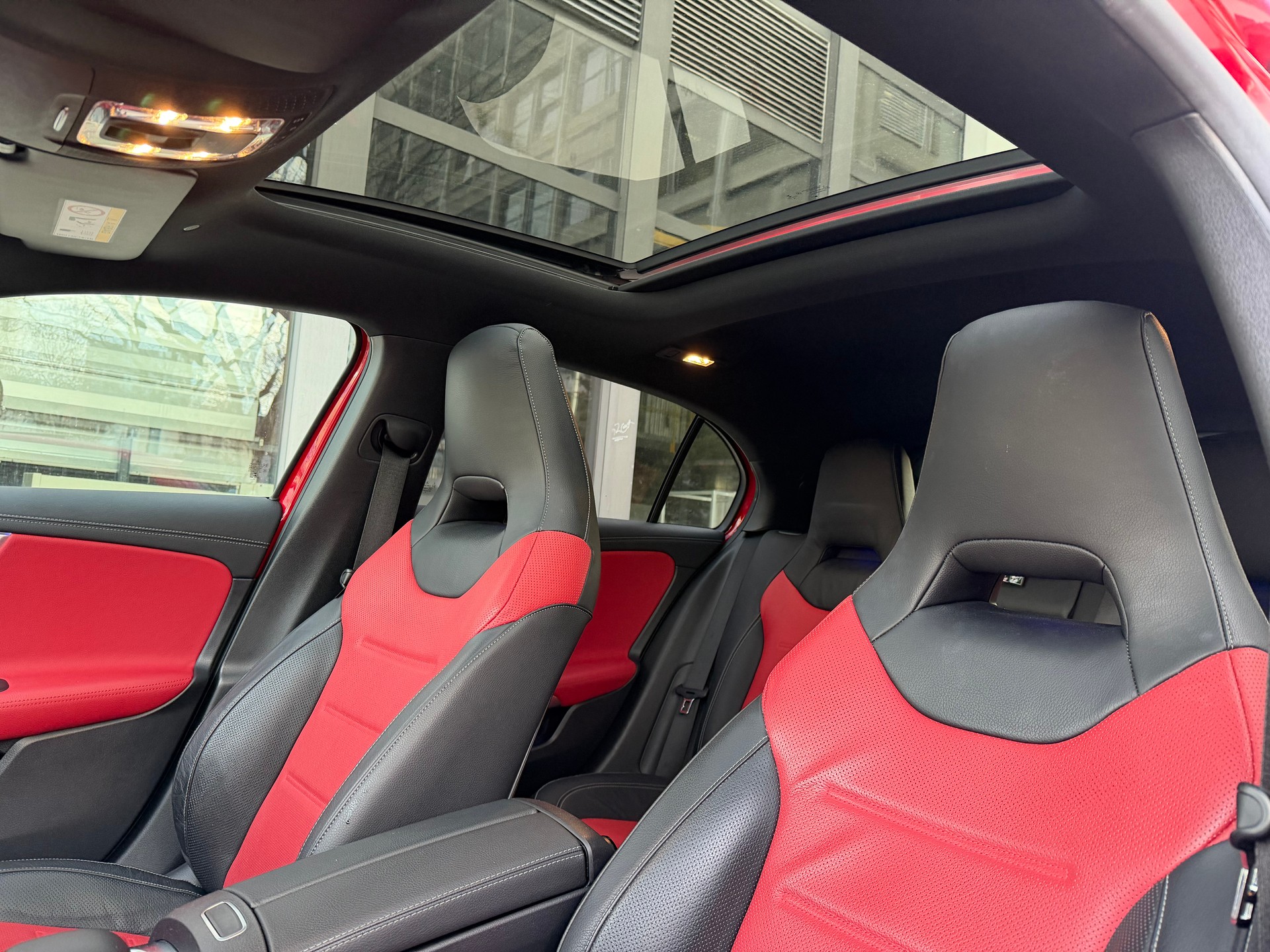 MERCEDES-BENZ A 35 AMG 4Matic Speedshift-image-14