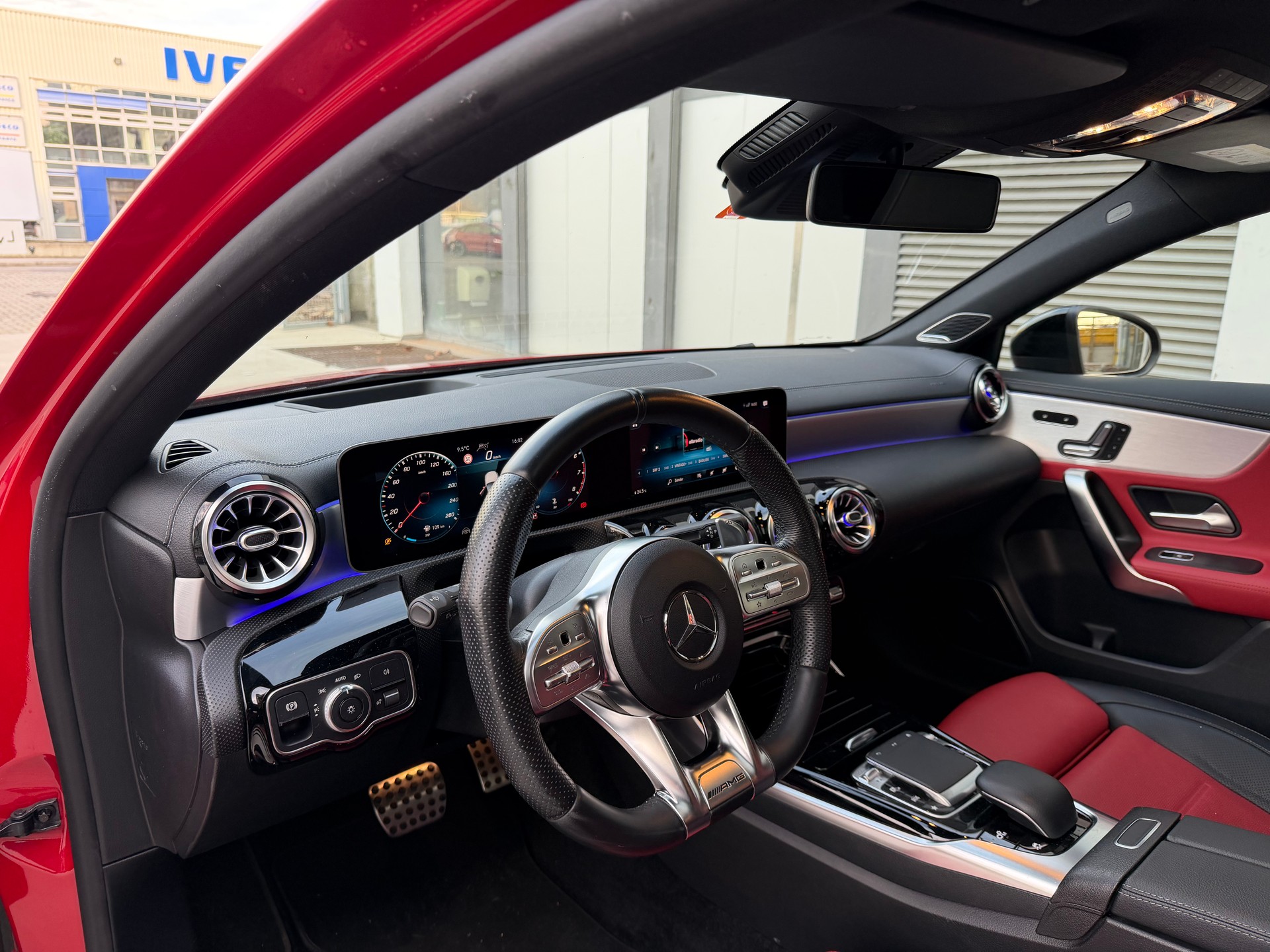 MERCEDES-BENZ A 35 AMG 4Matic Speedshift-image-13