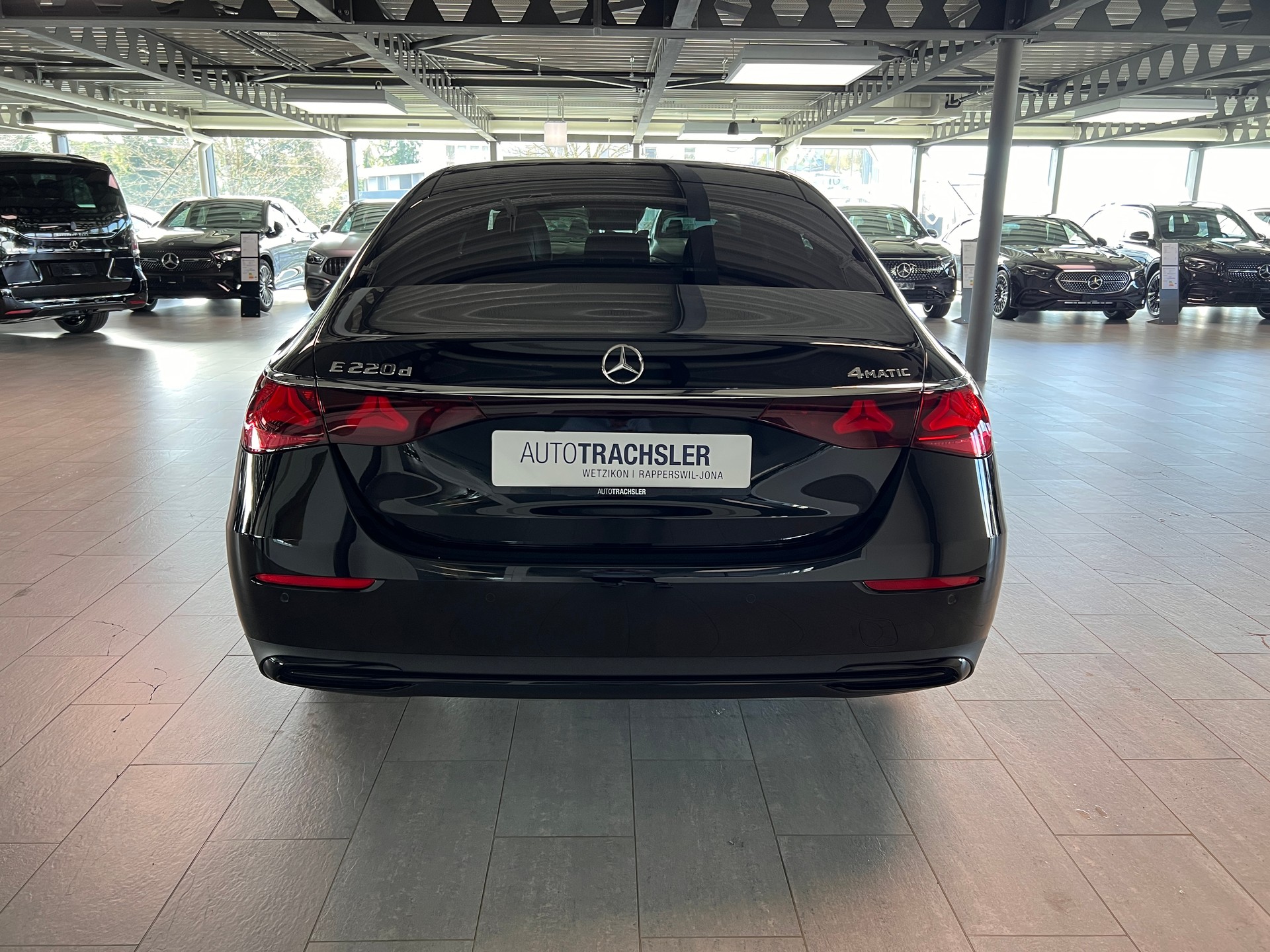 MERCEDES-BENZ E 220 d 4Matic 9G-Tronic-image-4