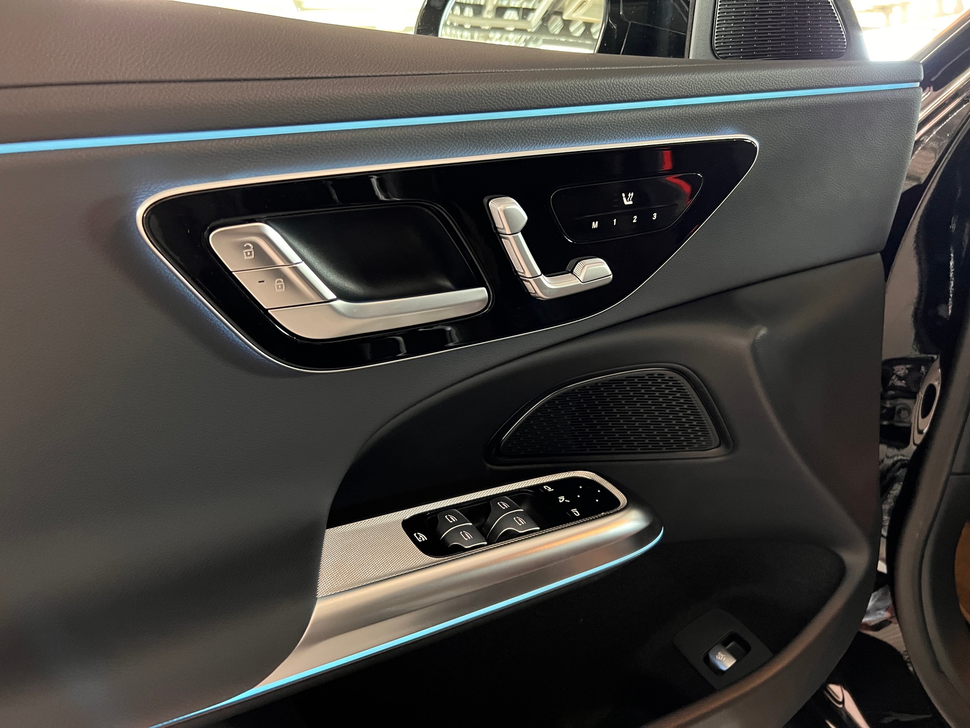 MERCEDES-BENZ E 220 d 4Matic 9G-Tronic-image-13