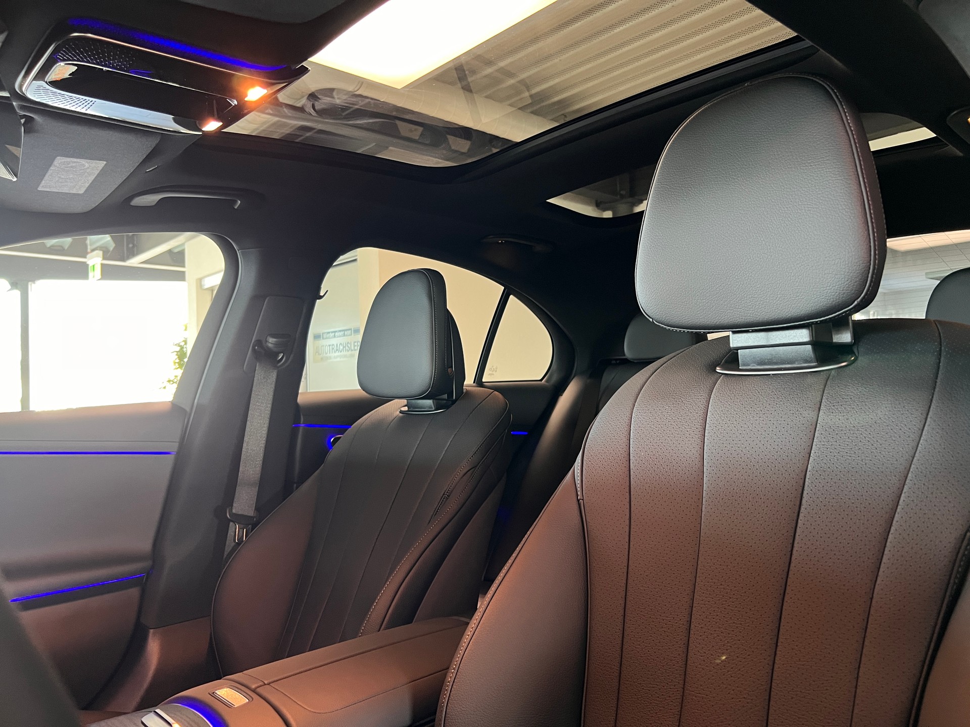MERCEDES-BENZ E 220 d 4Matic 9G-Tronic-image-11