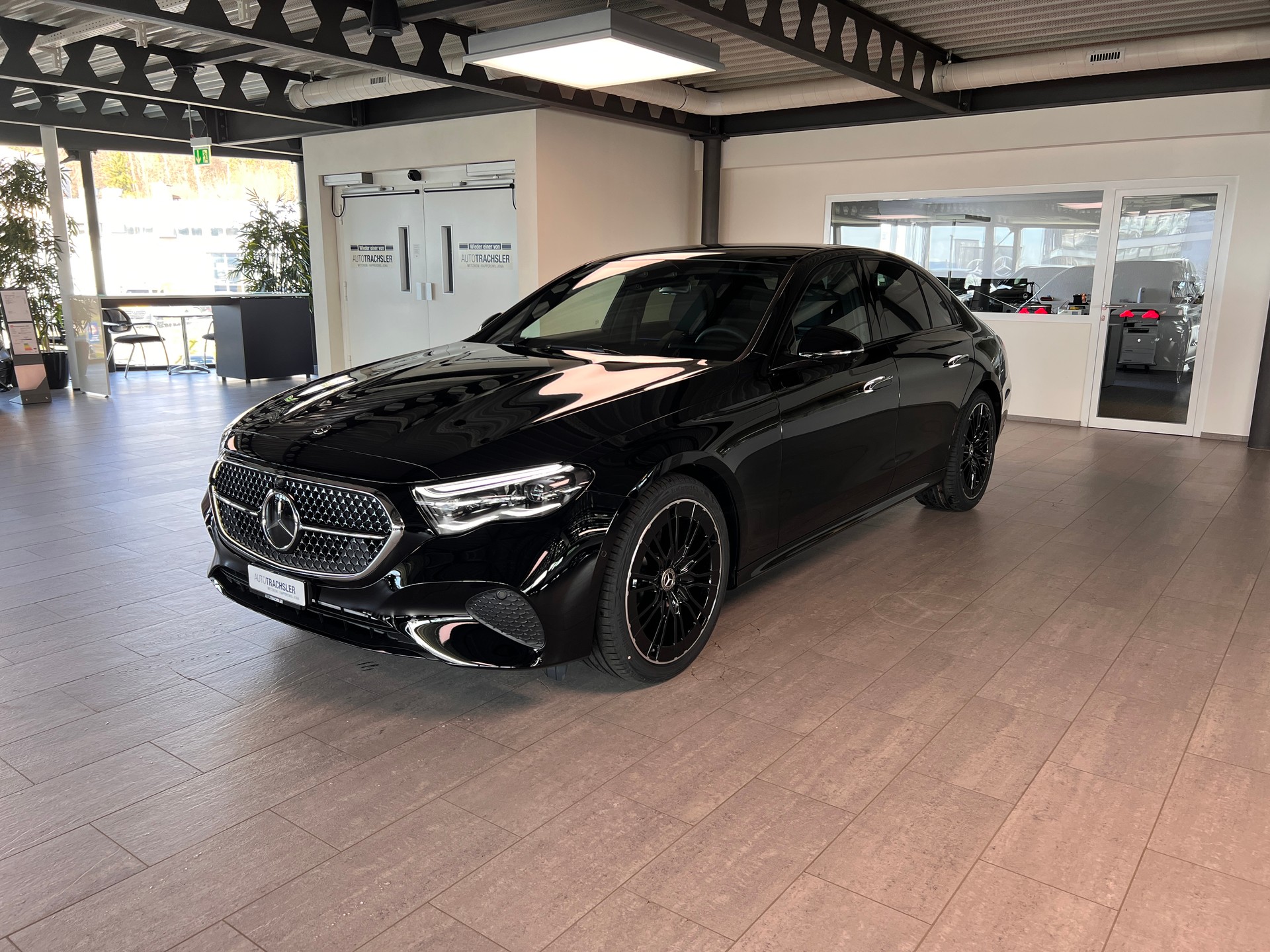 MERCEDES-BENZ E 220 d 4Matic 9G-Tronic-image-3