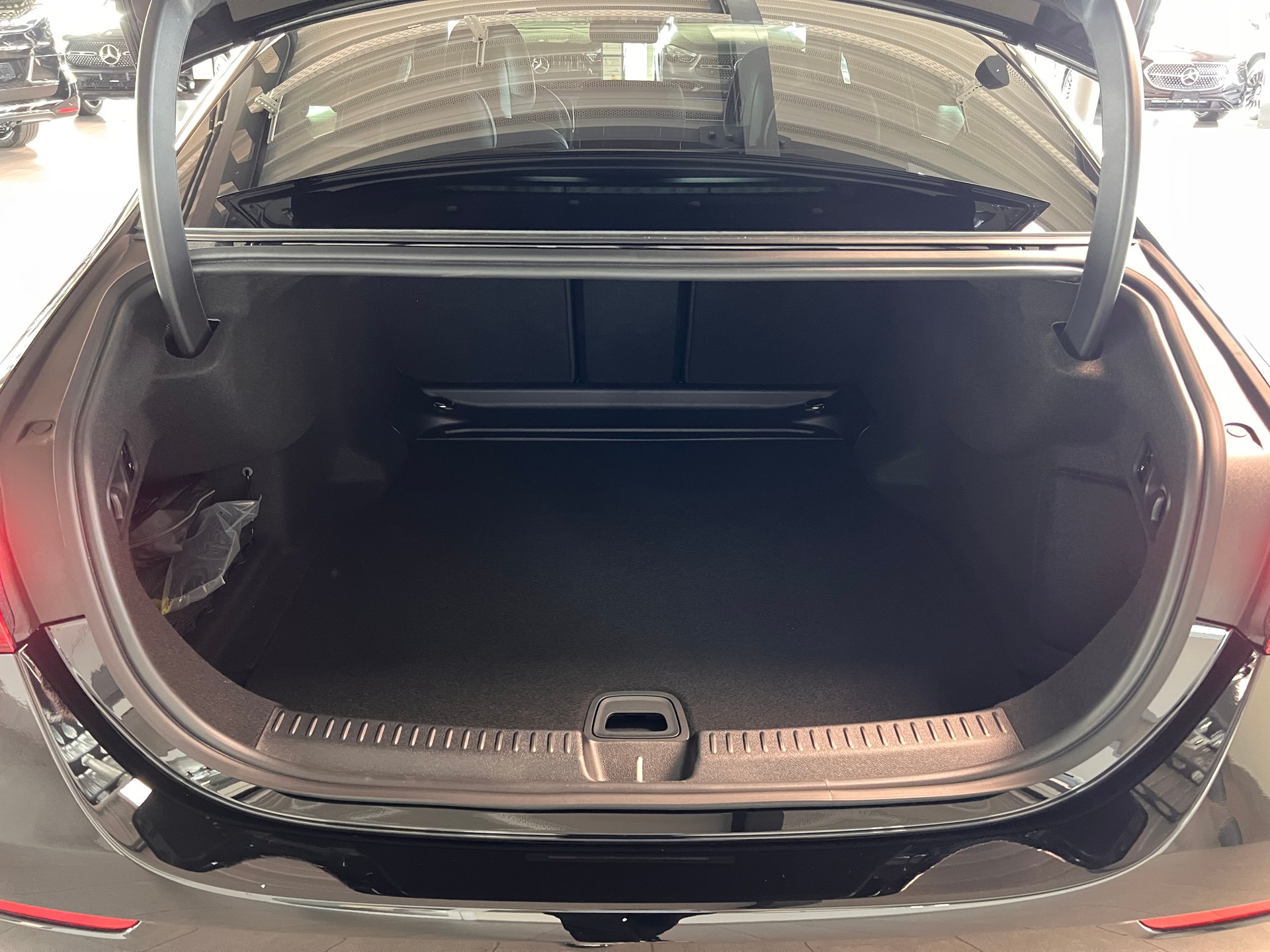 MERCEDES-BENZ E 220 d 4Matic 9G-Tronic-image-6