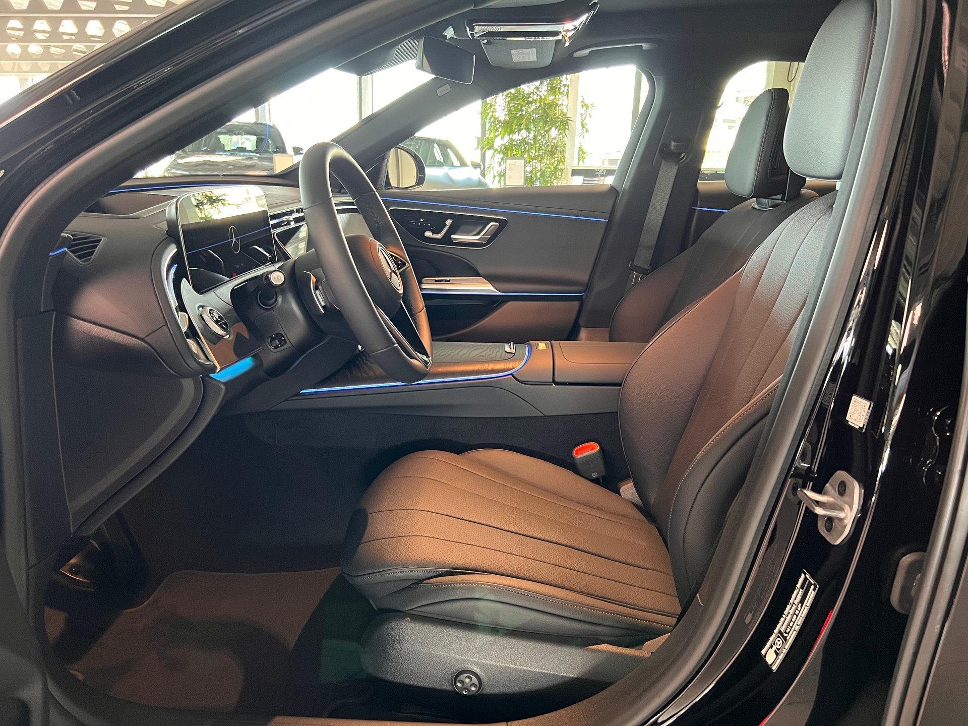 MERCEDES-BENZ E 220 d 4Matic 9G-Tronic-image-8