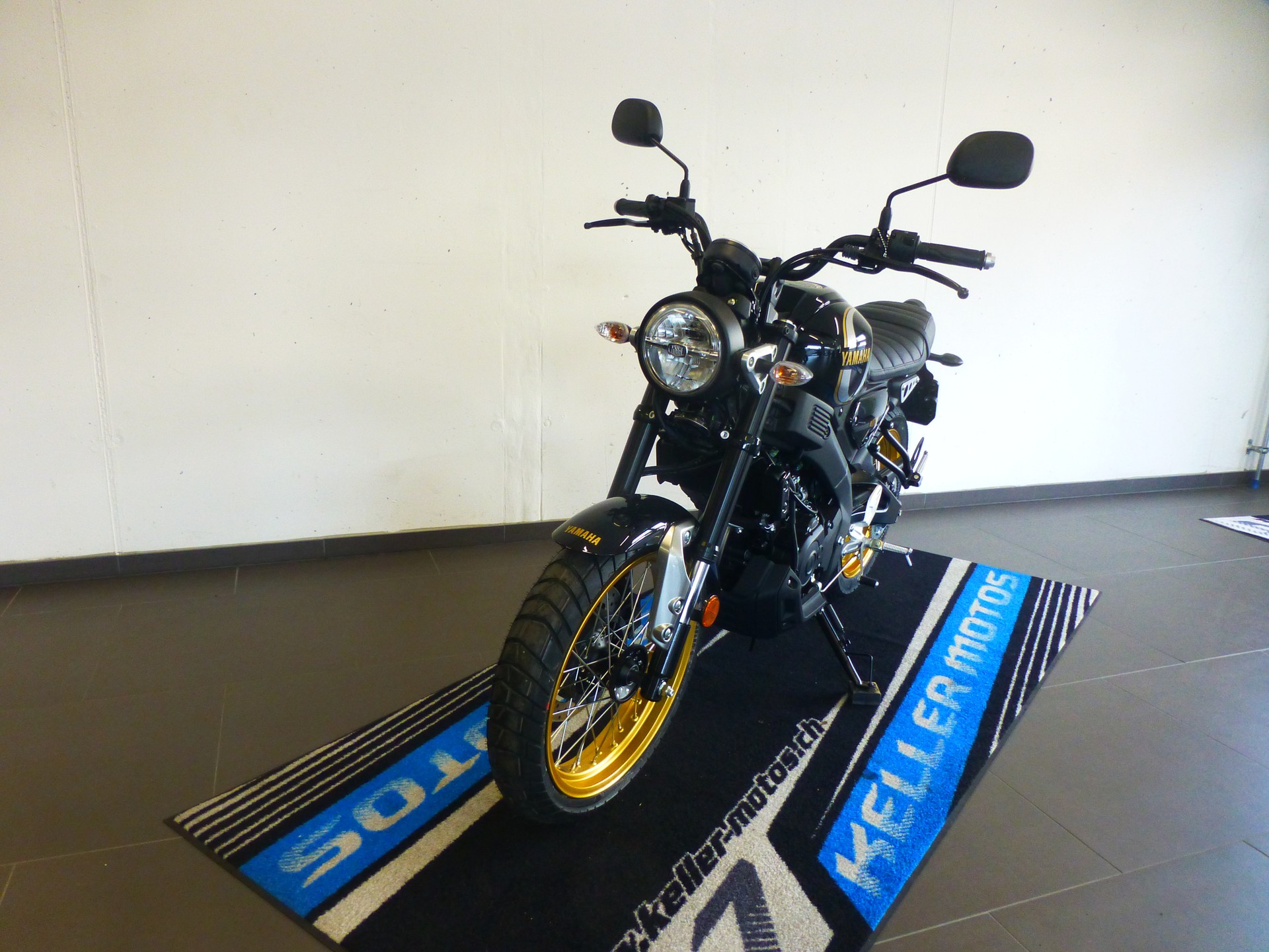 YAMAHA XSR 125 Legacy Akrapovic-image-10