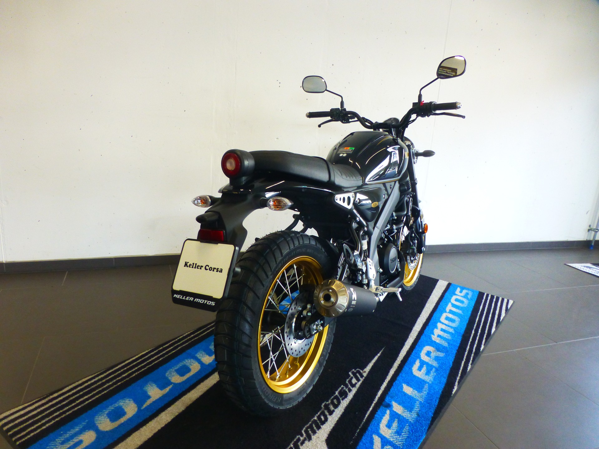 YAMAHA XSR 125 Legacy Akrapovic-image-15