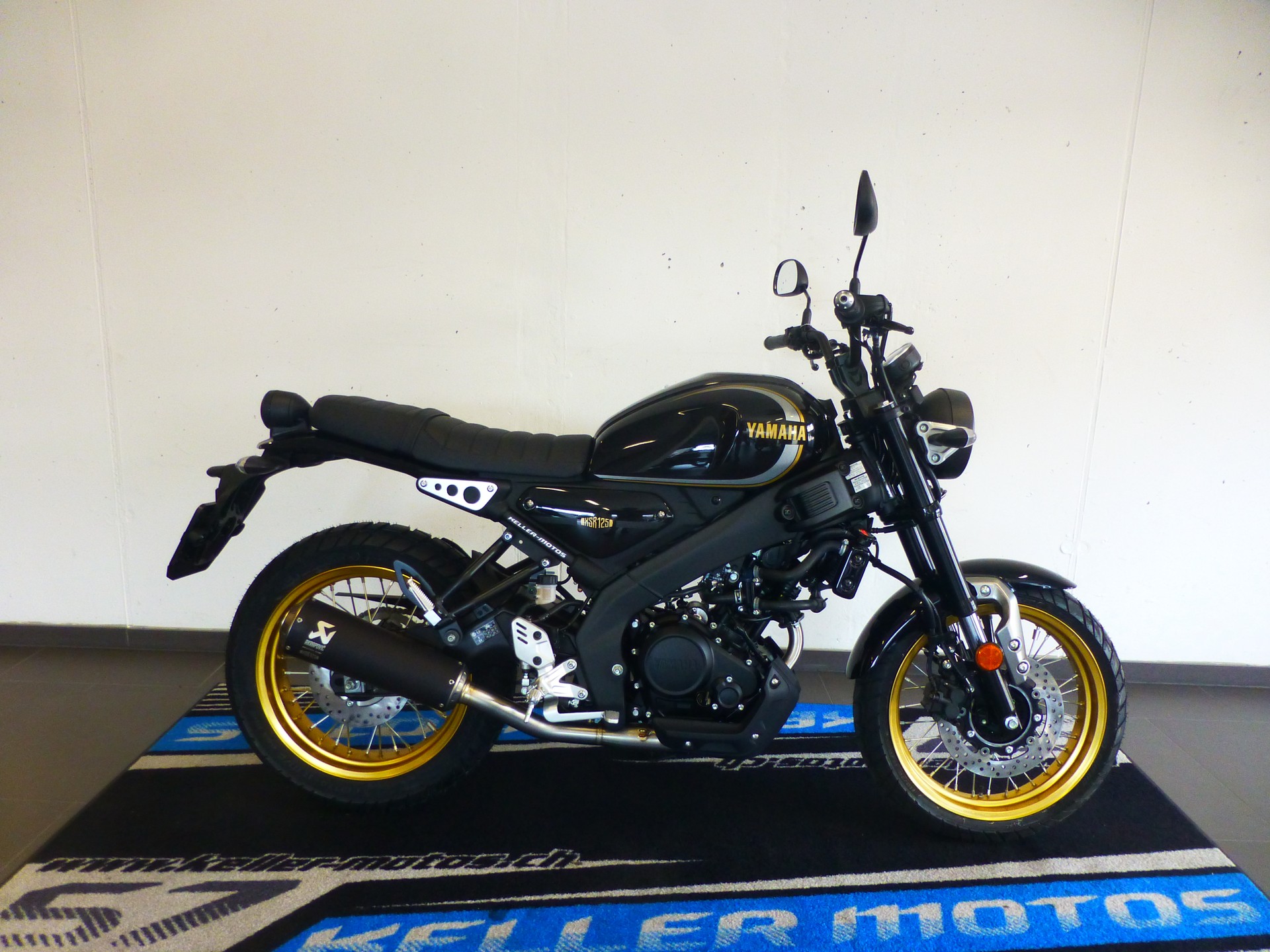 YAMAHA XSR 125 Legacy Akrapovic